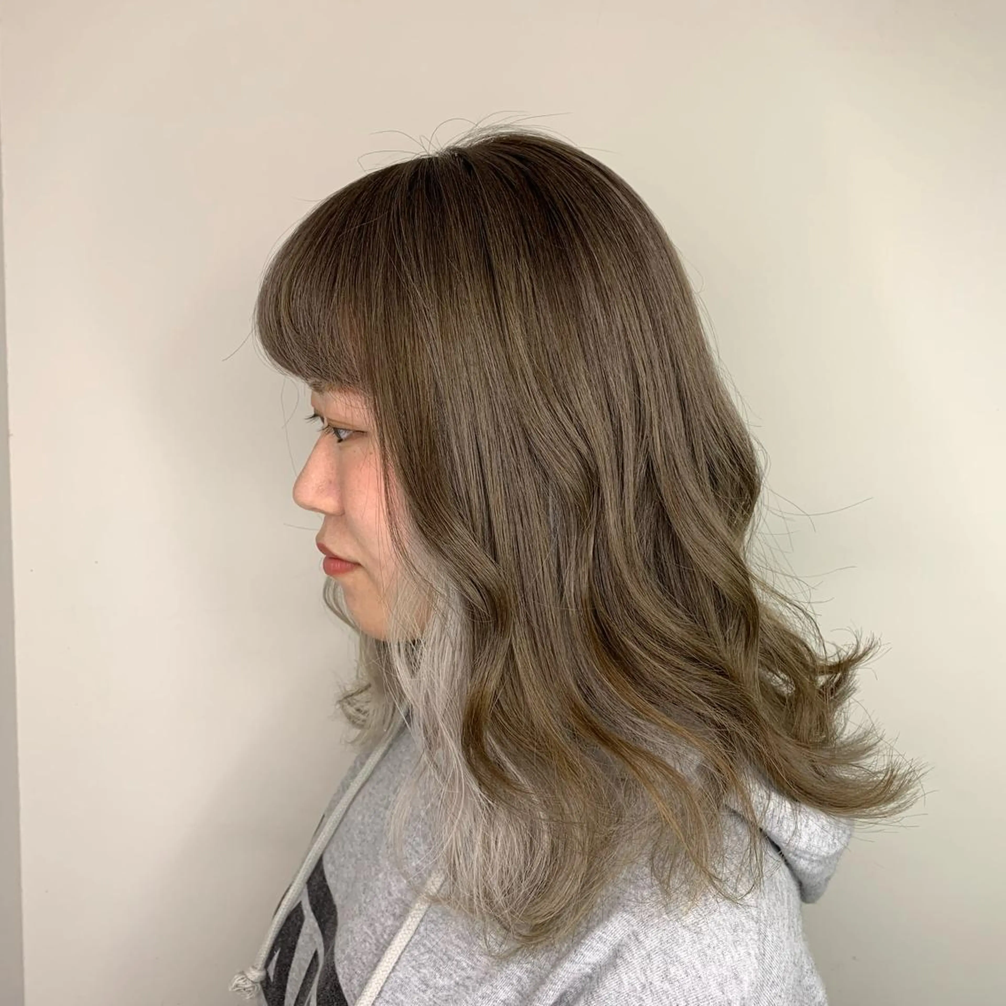 セミロング 特殊カラー/ブリーチ 道満ゆいなのヘアスタイル