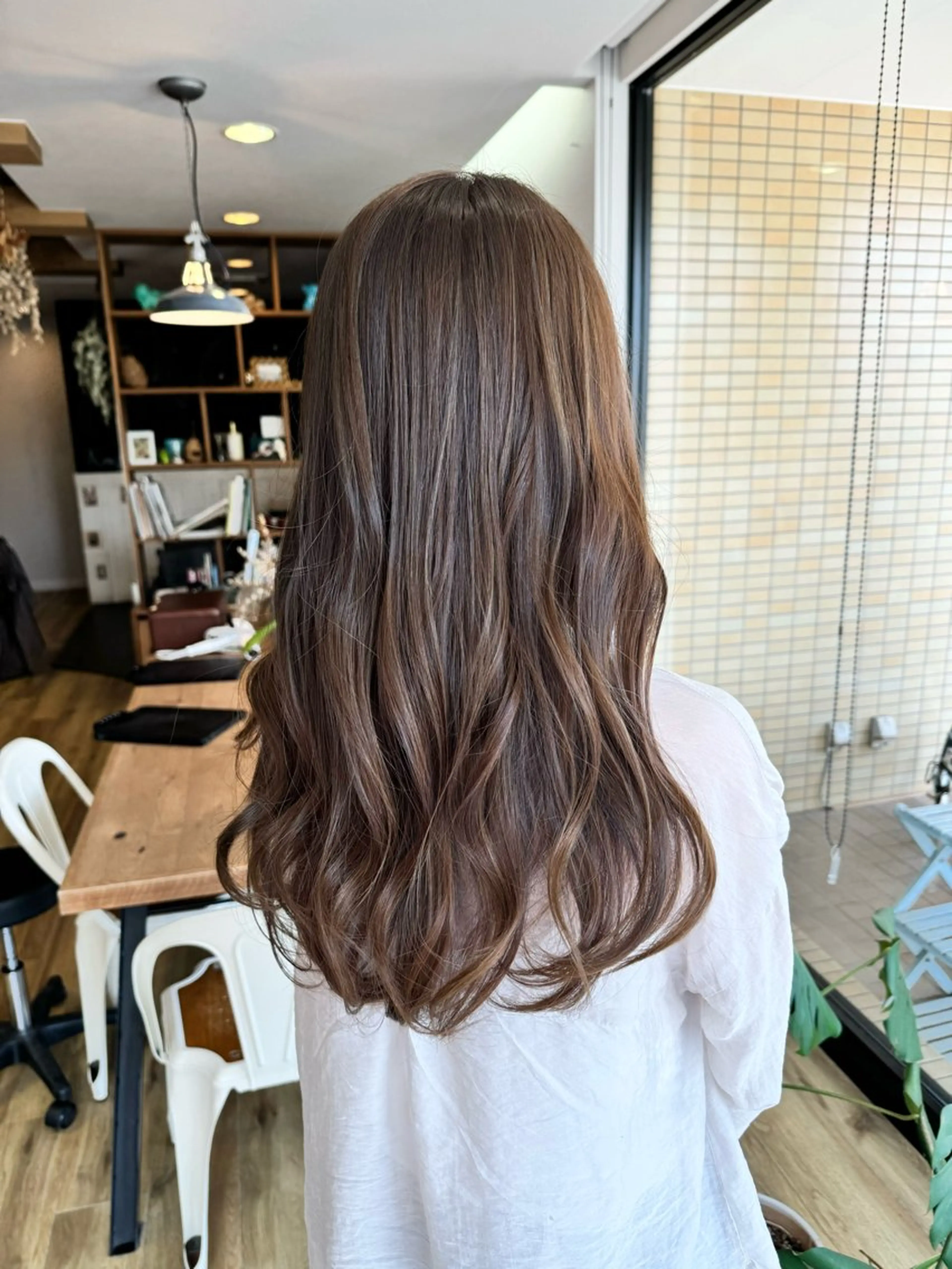 ロング カラー ベージュカラー ブラウンカラー ヘアカラー トリートメント ツキダテ ユイのヘアスタイル