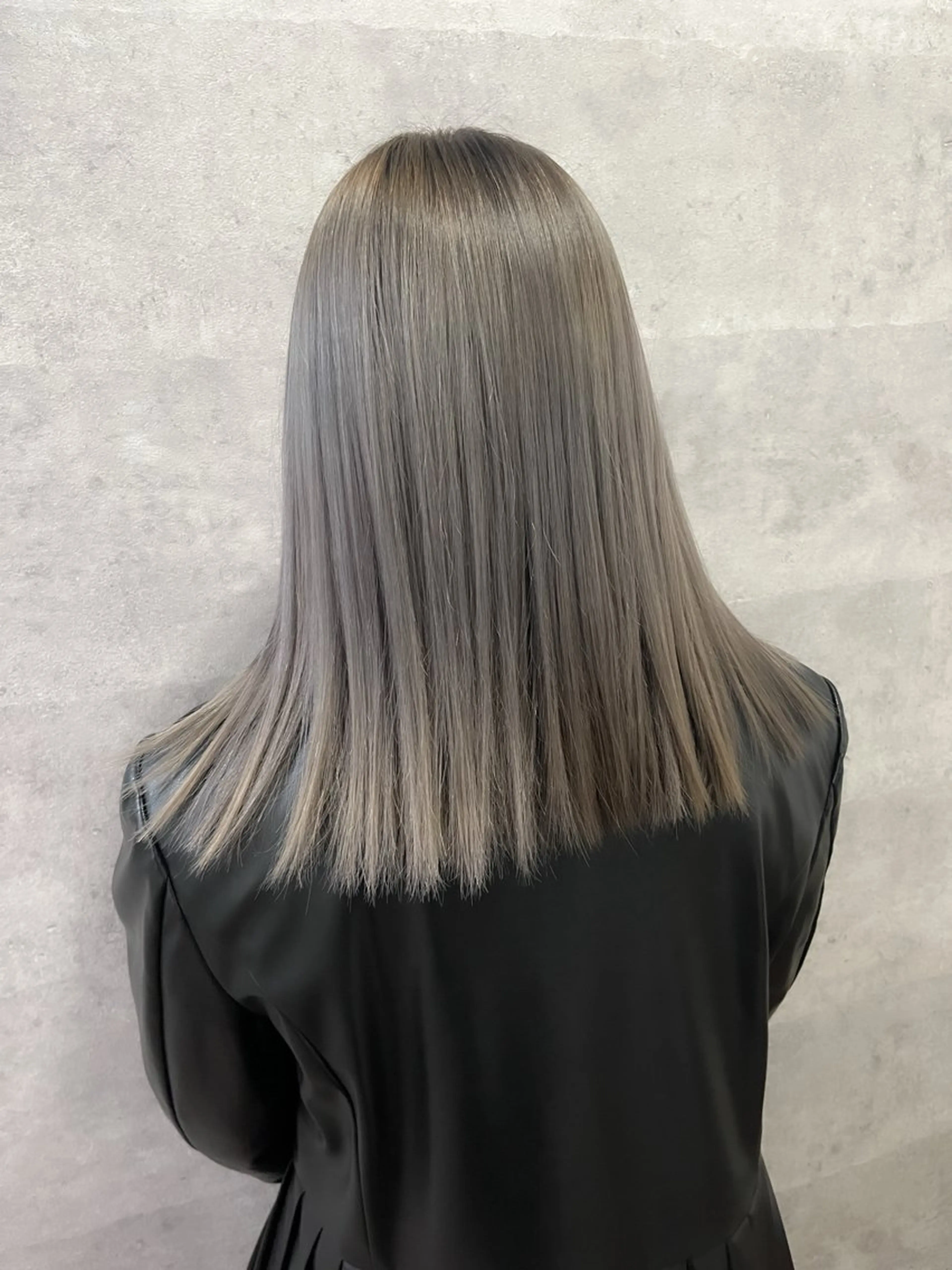 【Wカラー】全体ケアブリーチ＋イルミナカラーの写真