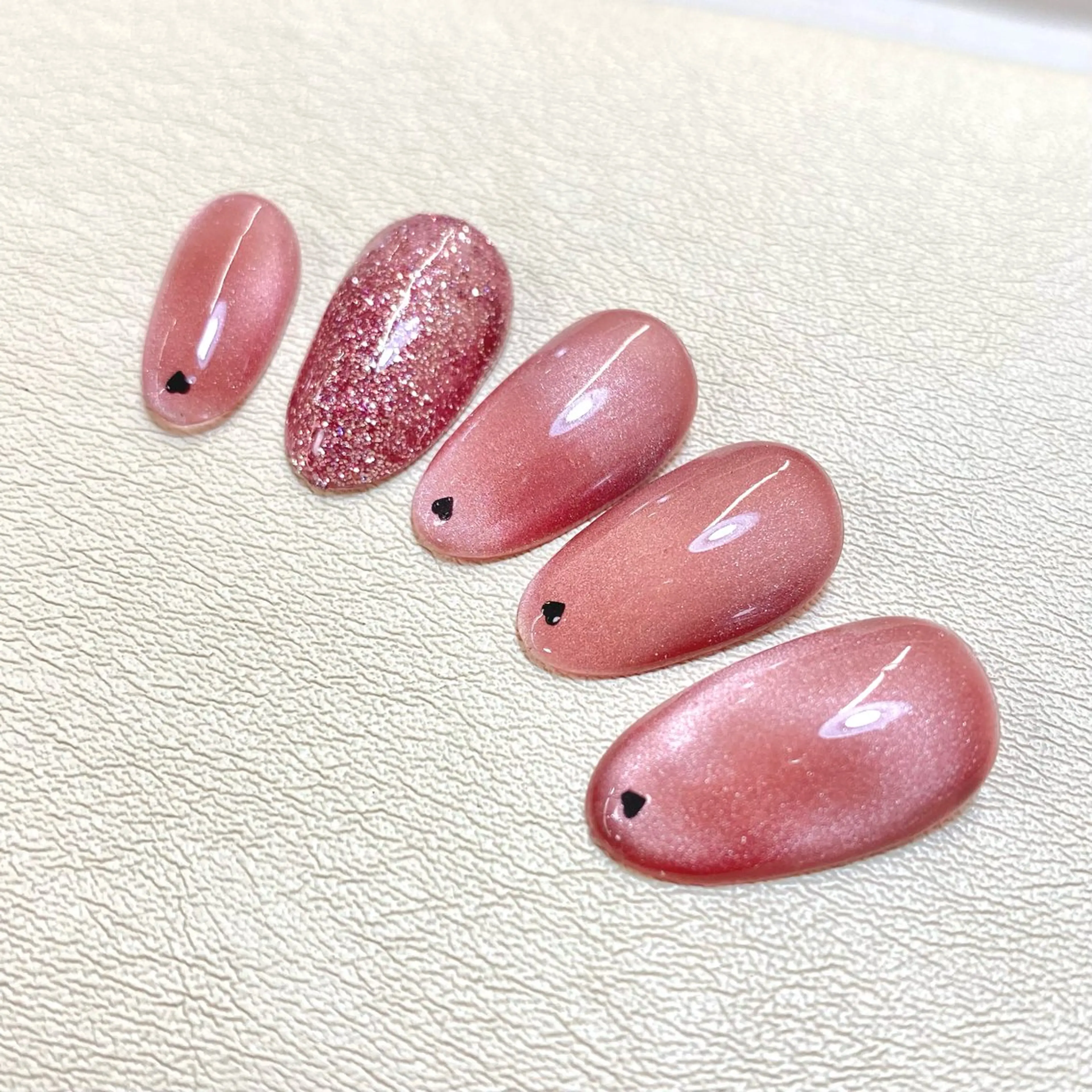 ネイル ハート キラキラネイル 森田 菜月のネイルデザイン