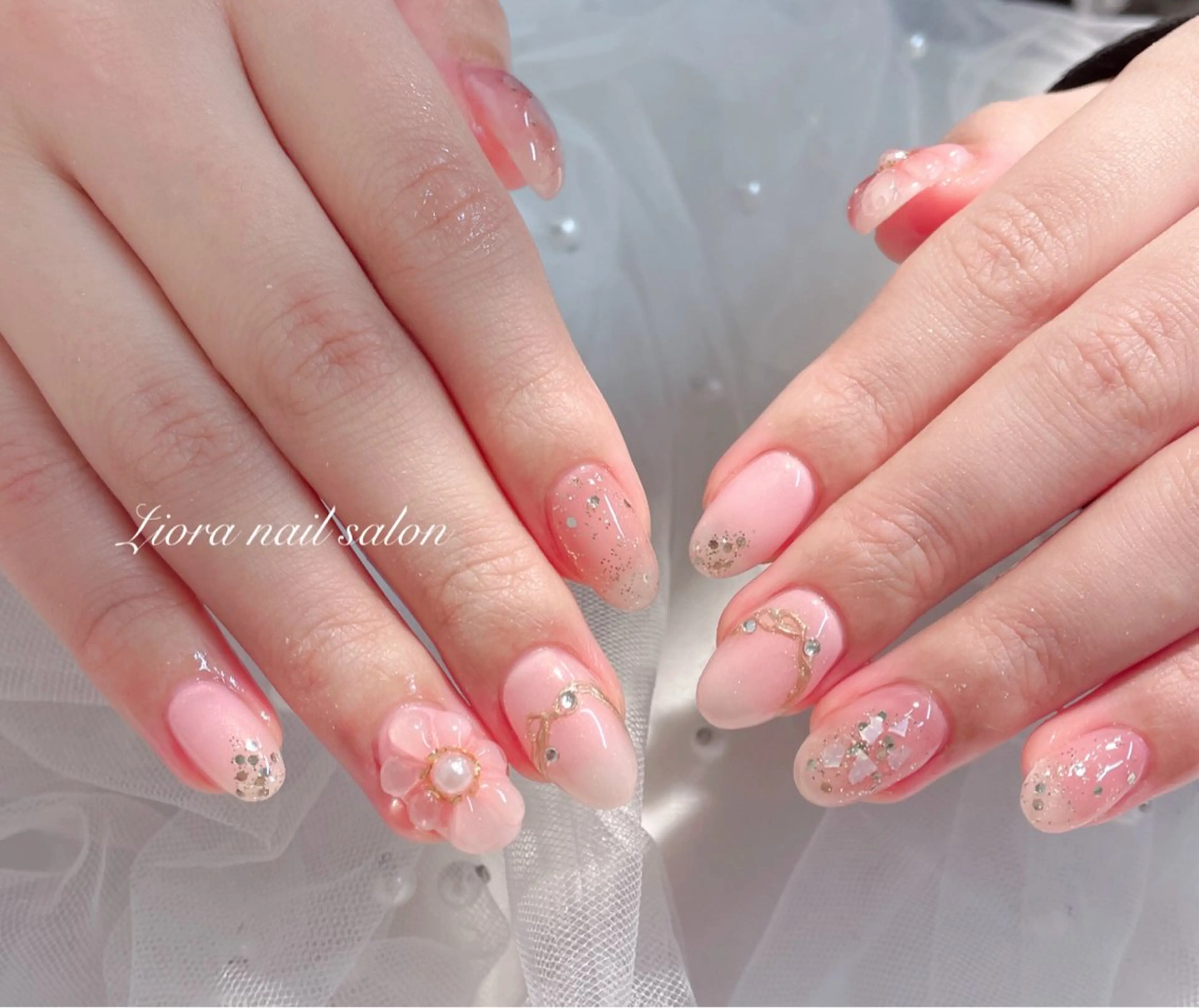 ネイル フレンチネイル ジェルネイル ガーリー グラデーション キラキラネイル ハンドネイル Liora nail 1のネイルデザイン