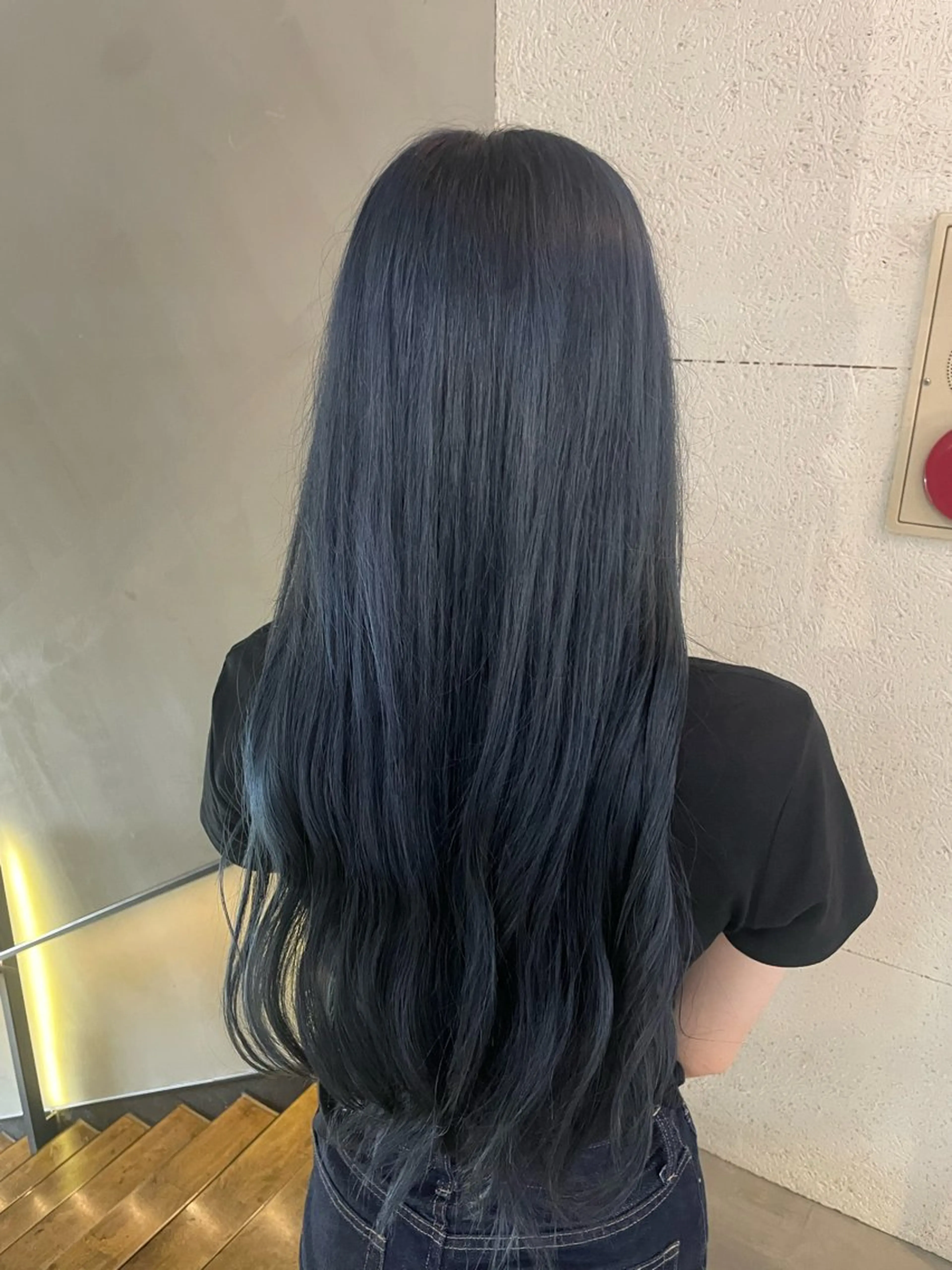 ロング カラー ブリーチ ブルーカラー ネイビーカラー シルバー ヘアカラー ミユウ /札幌美容師のヘアスタイル