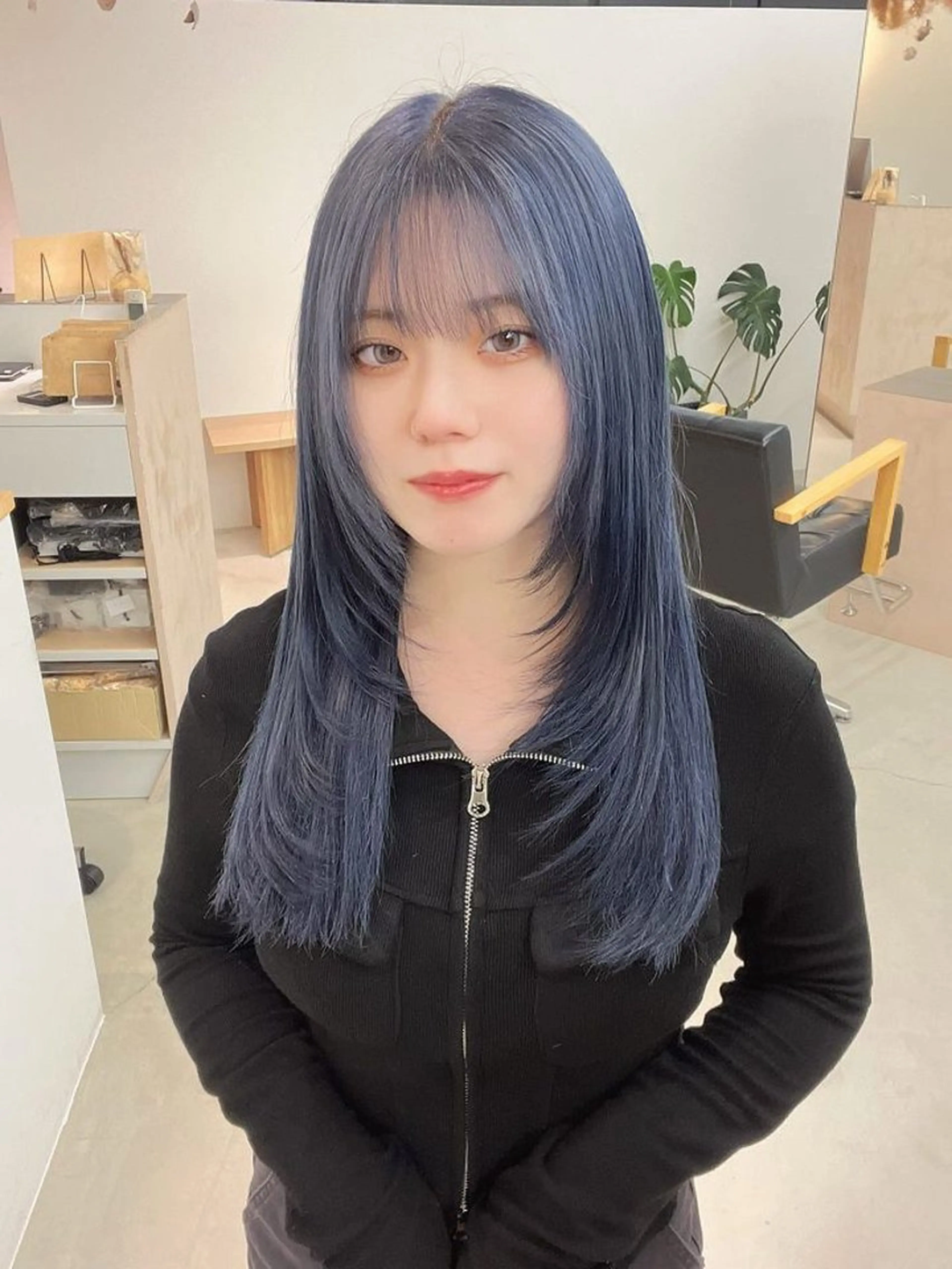 ロング 顔まわりレイヤー 顔周りカット レイヤーカット vince gio所属・小田 輝太郎/ブリーチのヘアスタイル