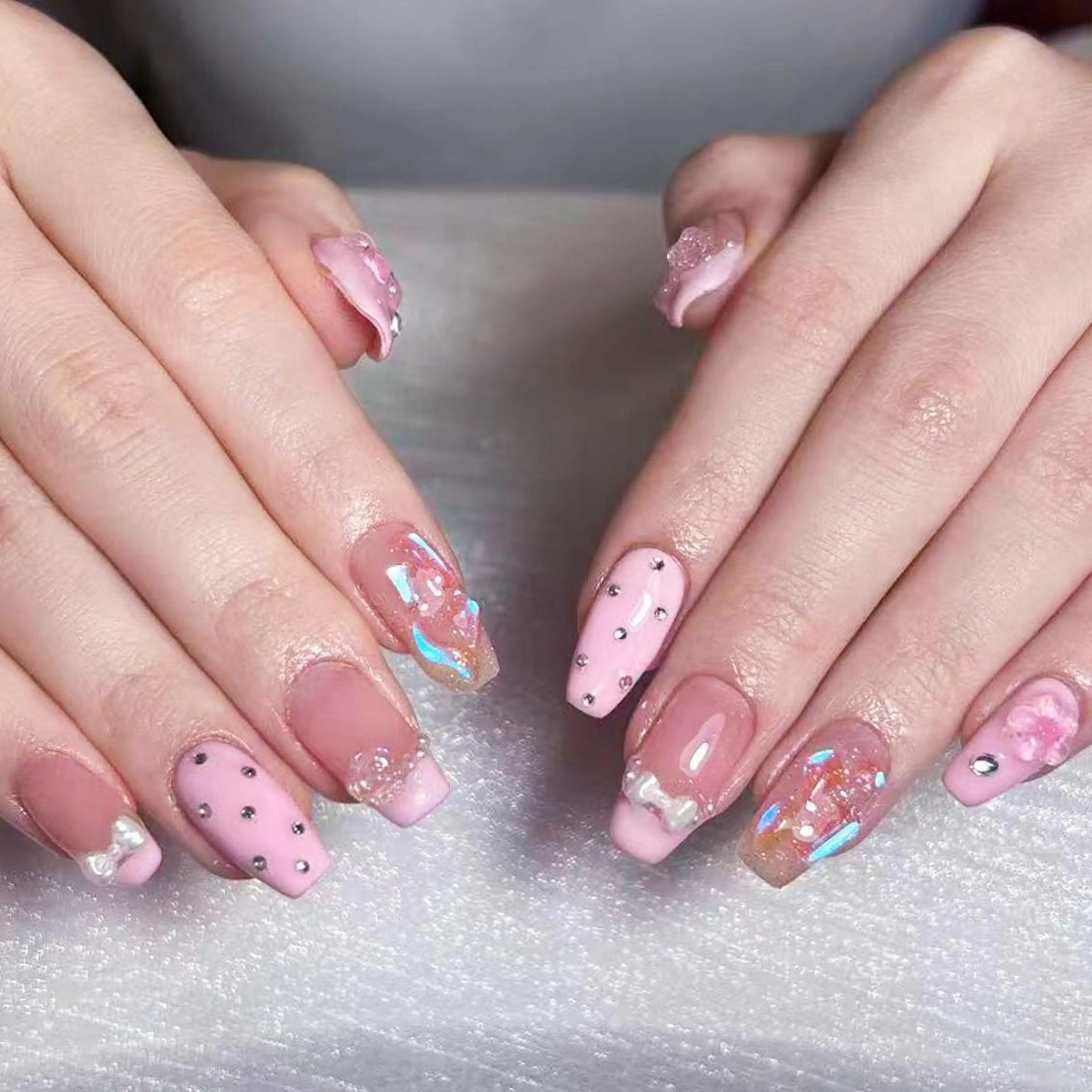 ネイル アートネイル オーロラネイル ガーリー キラキラネイル 韓国ネイル ハンドネイル DIANMOND NAIL🌸のネイルデザイン