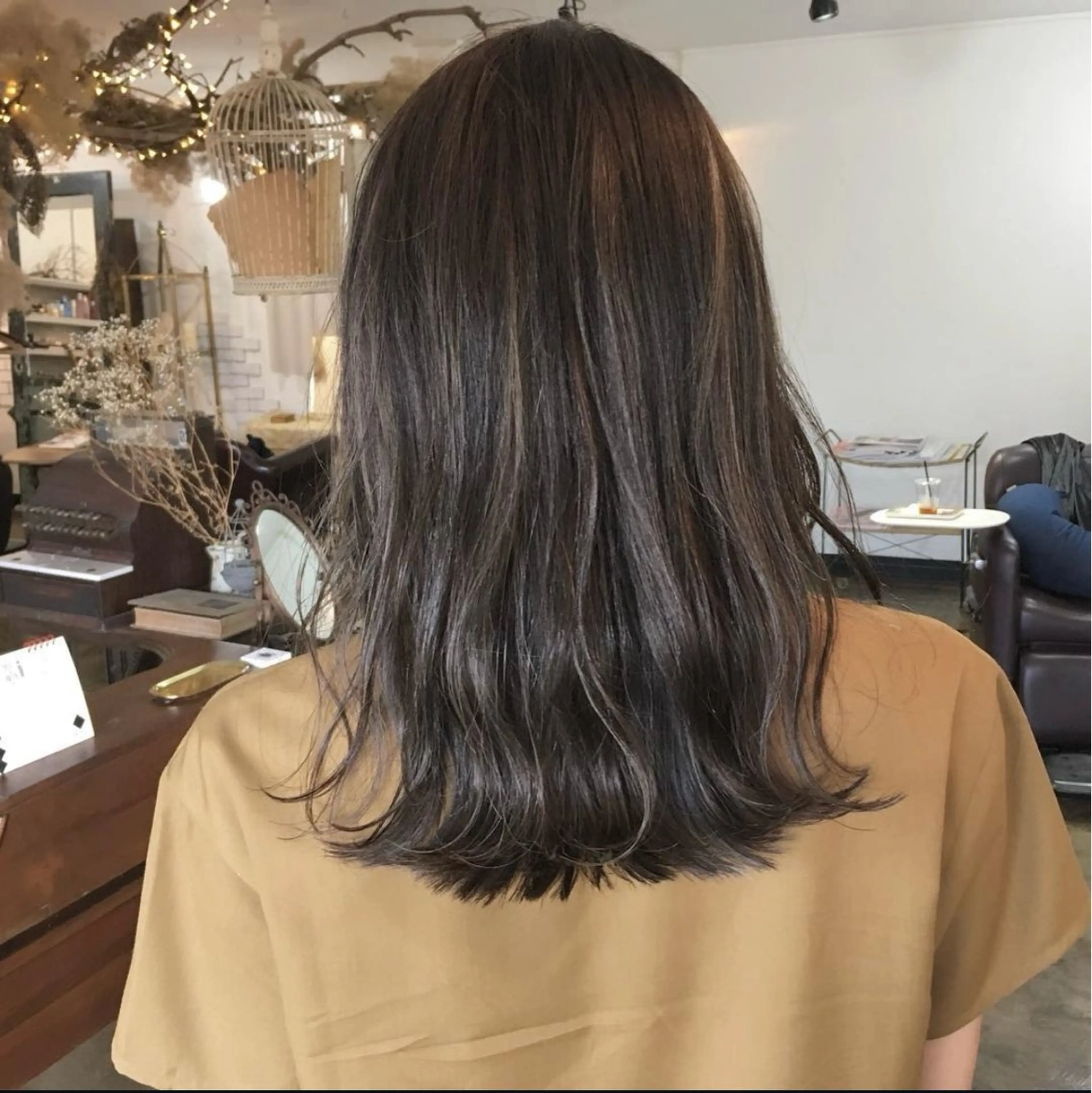 セミロング カラー フレンチヘア🇫🇷 ぷつっとカットのヘアスタイル