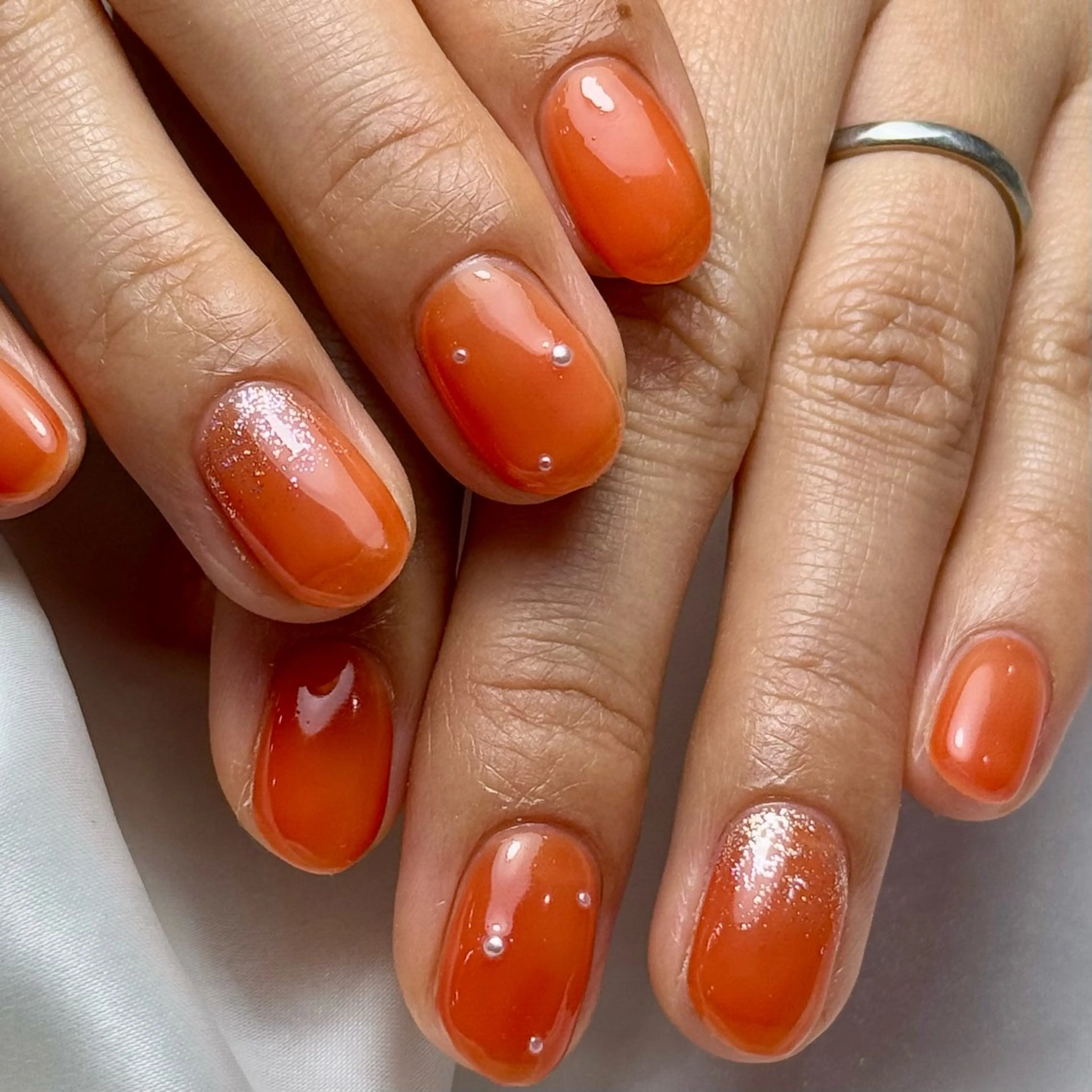 ネイル ゴールド キラキラネイル ラメ(グリッター) オレンジ ハンドネイル Ray nail natsu🎀のネイルデザイン