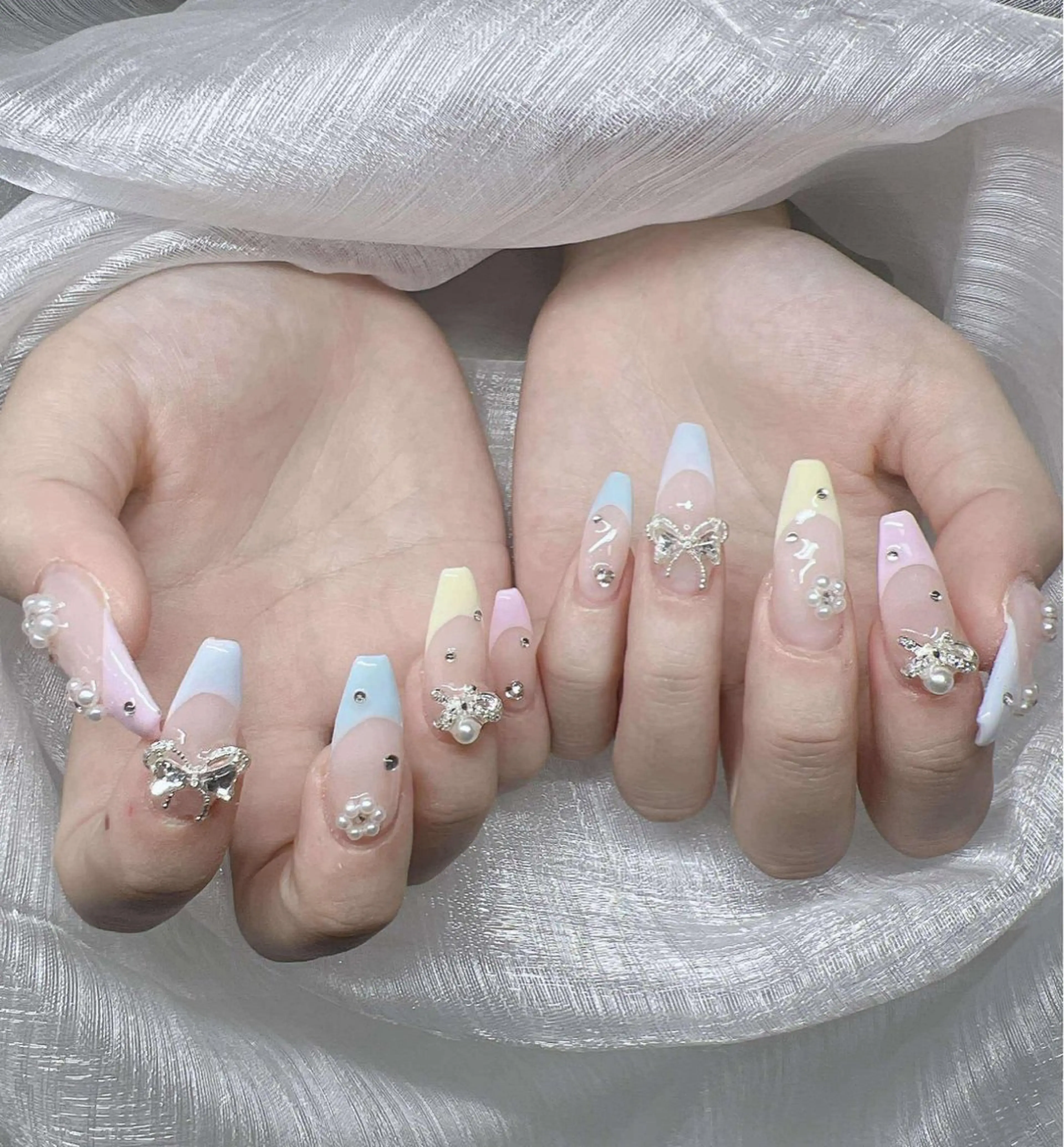 ネイル 長さ出し グラデーション 卒業式 キラキラネイル マグネットネイル ハンドネイル Lee Nailsのネイルデザイン