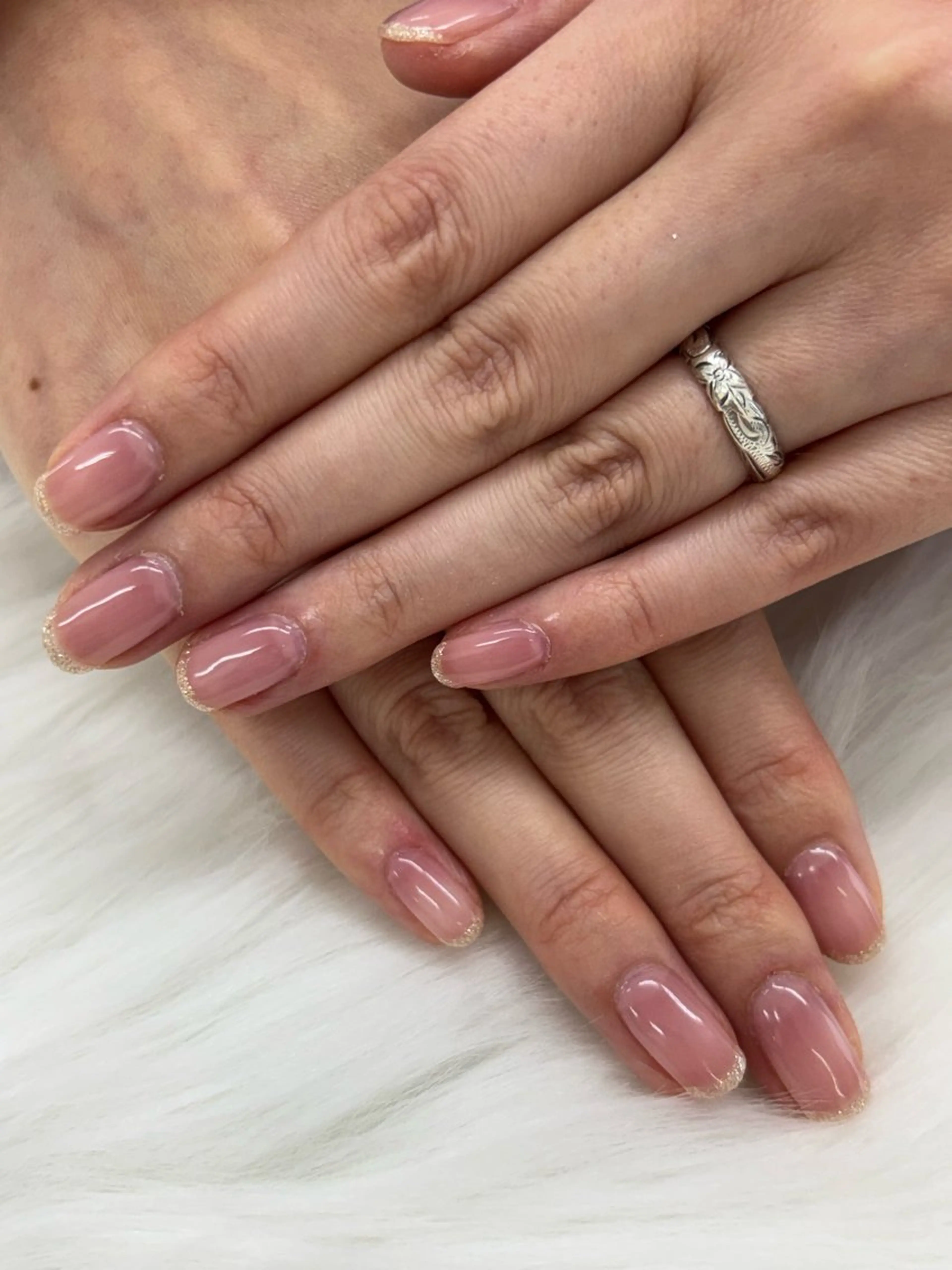 ネイル フレンチネイル ラメ(グリッター) アンベリール所属・アンベリール FUJIOKAのネイルデザイン