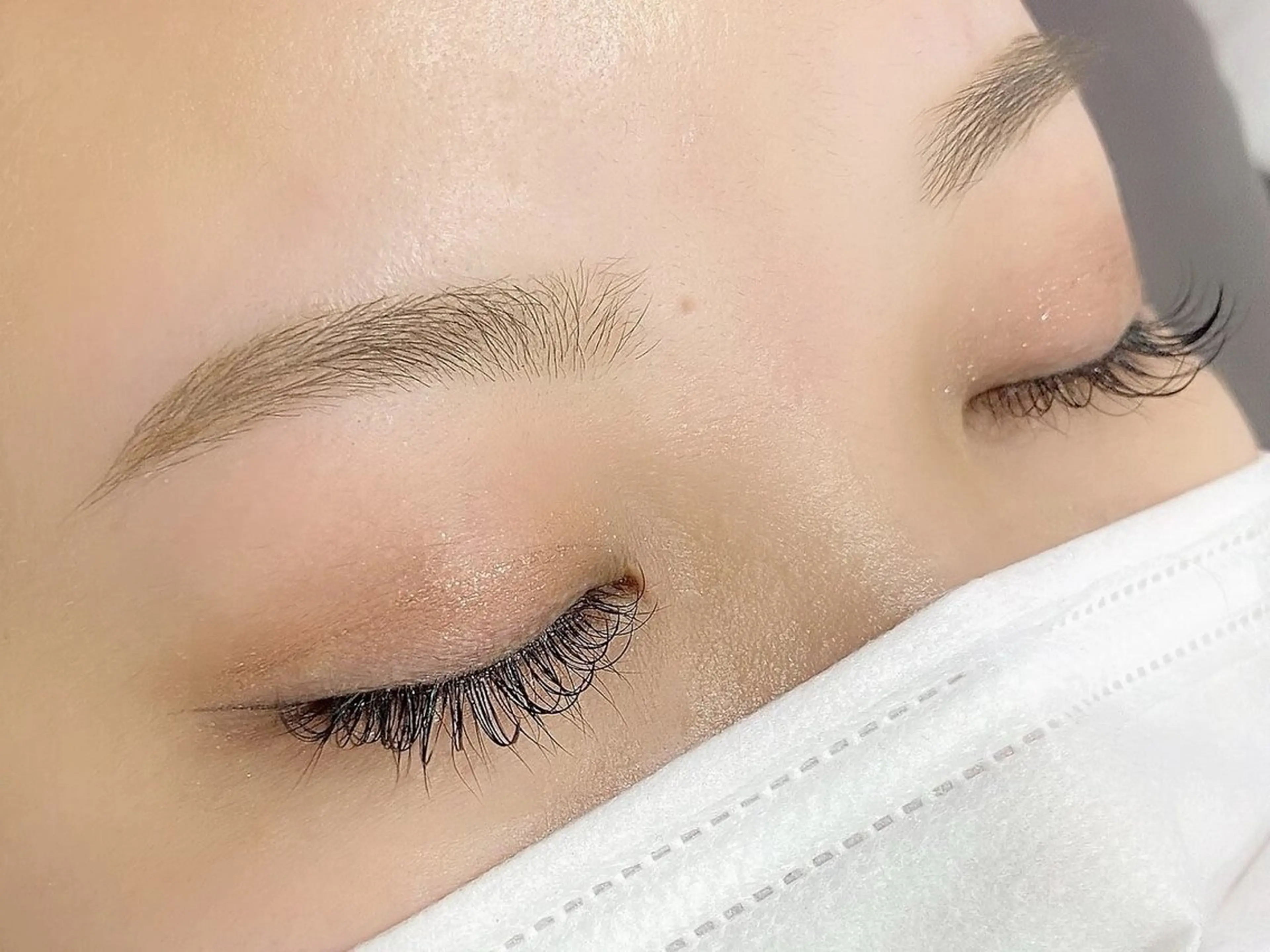 【本日空き⭕️】垢抜け眉はプロにおまかせ‼️男女ともに人気のアイブロウWAX脱毛🧴の写真