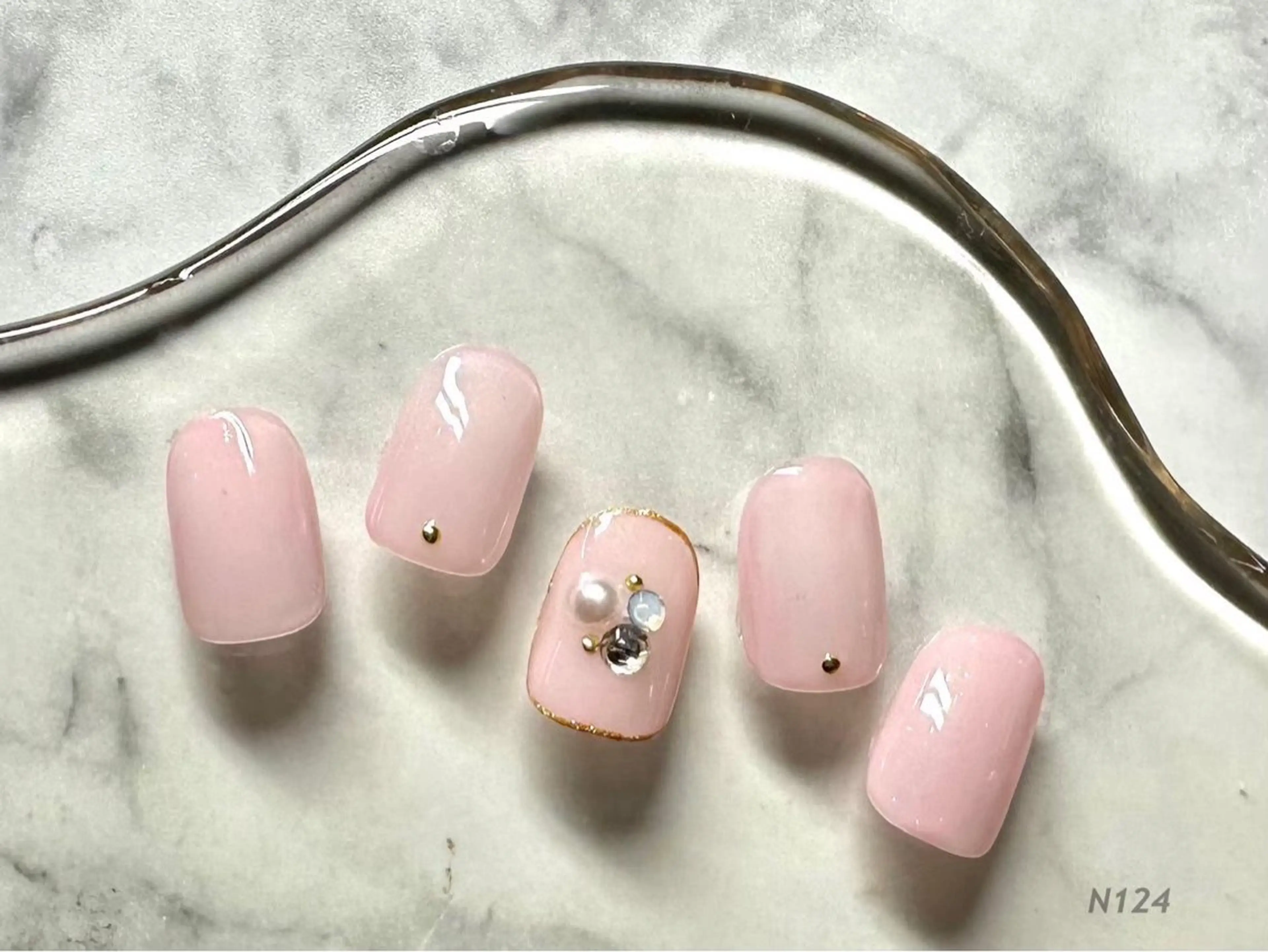 ネイル シンプルネイル 岡矢joieange 心斎橋店のネイルデザイン