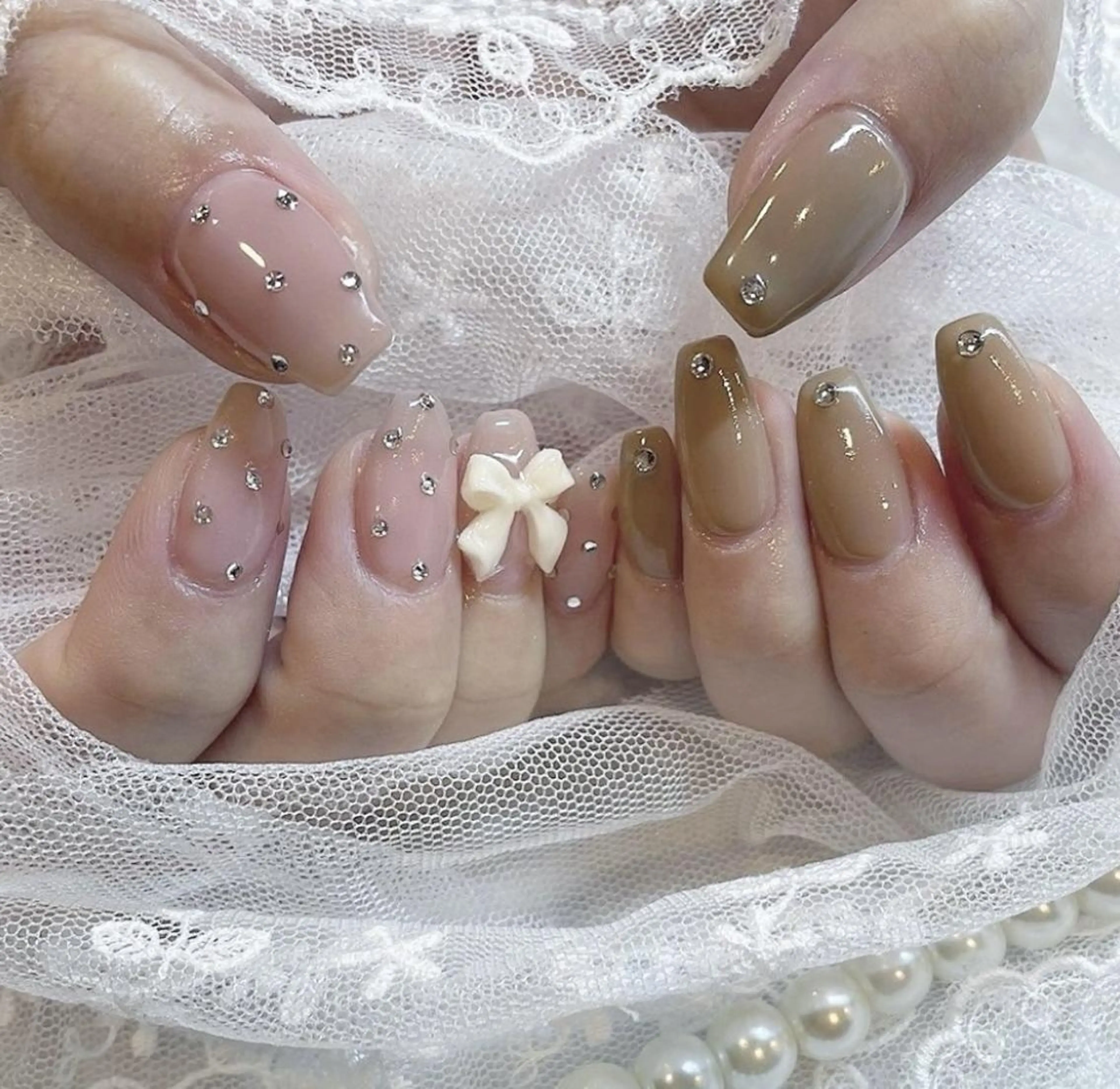 ネイル ジェルネイル キラキラネイル 韓国ネイル 持ち込み ワンカラーネイル ハンドネイル fiore nail 🦋のネイルデザイン