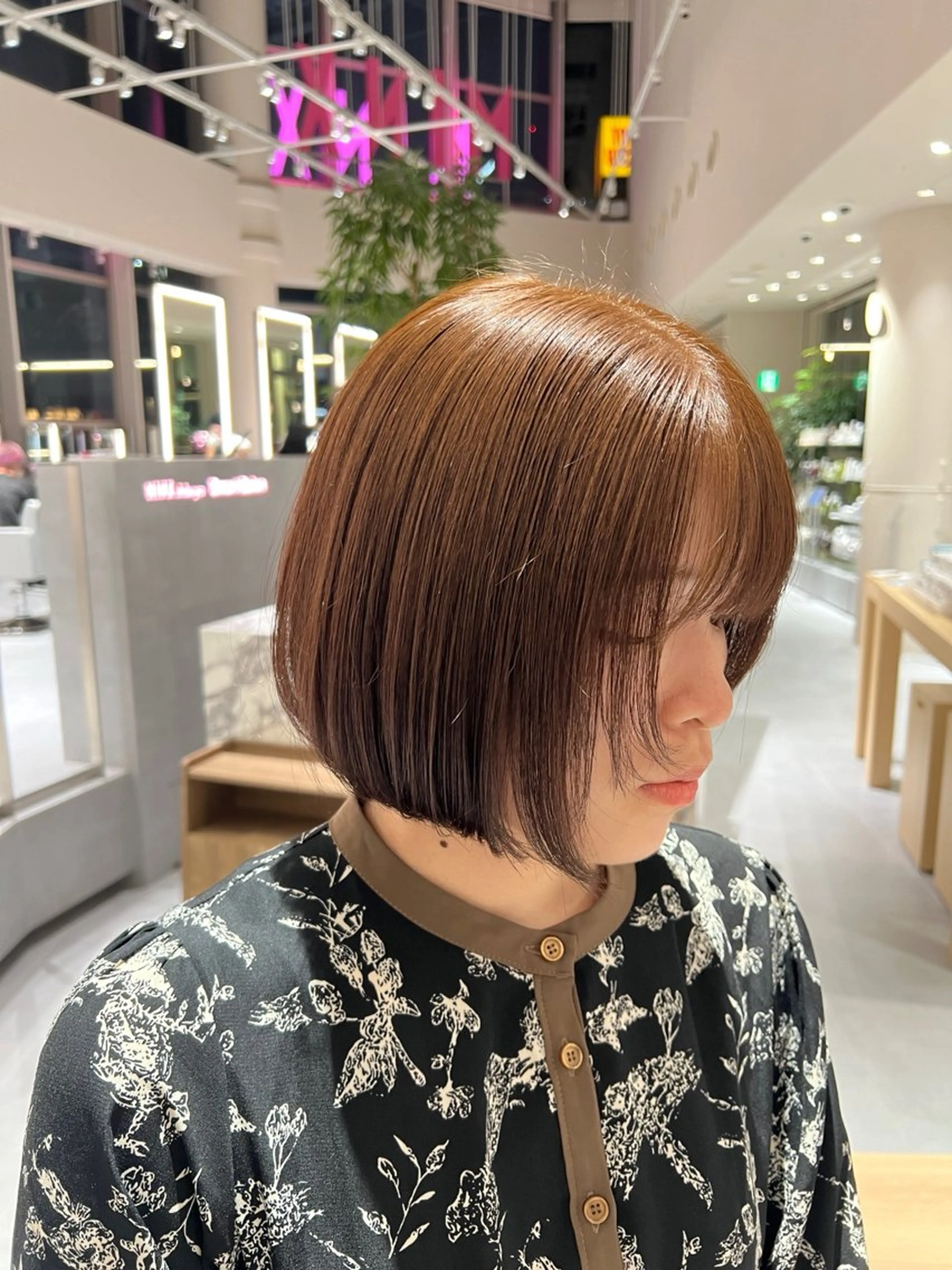 カラー 黒髪 ブリーチ ブラウンカラー 透明感カラー カット ヘアカラー kako　ショート ボブのヘアスタイル