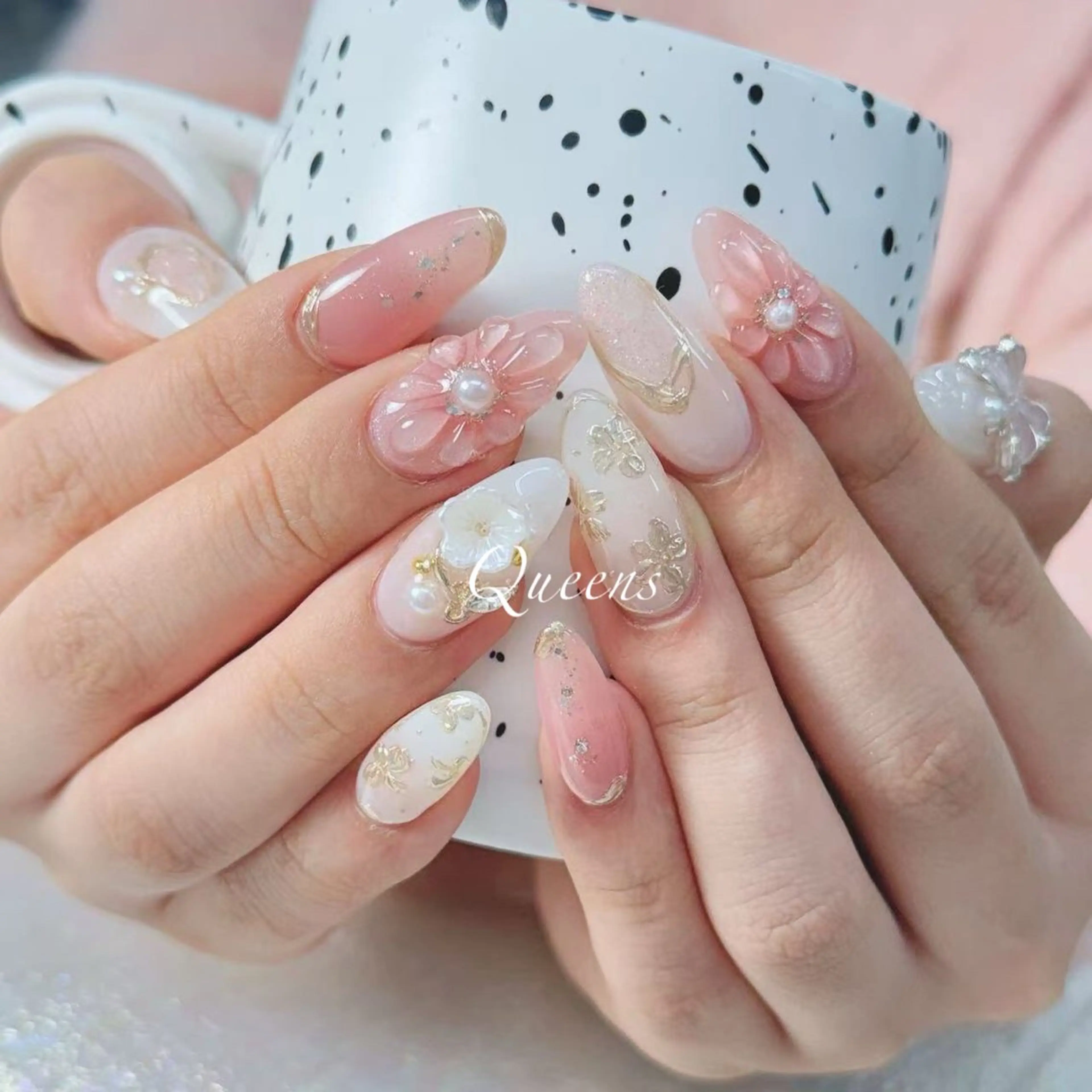 ネイル ハンドネイル Queens テイのネイルデザイン