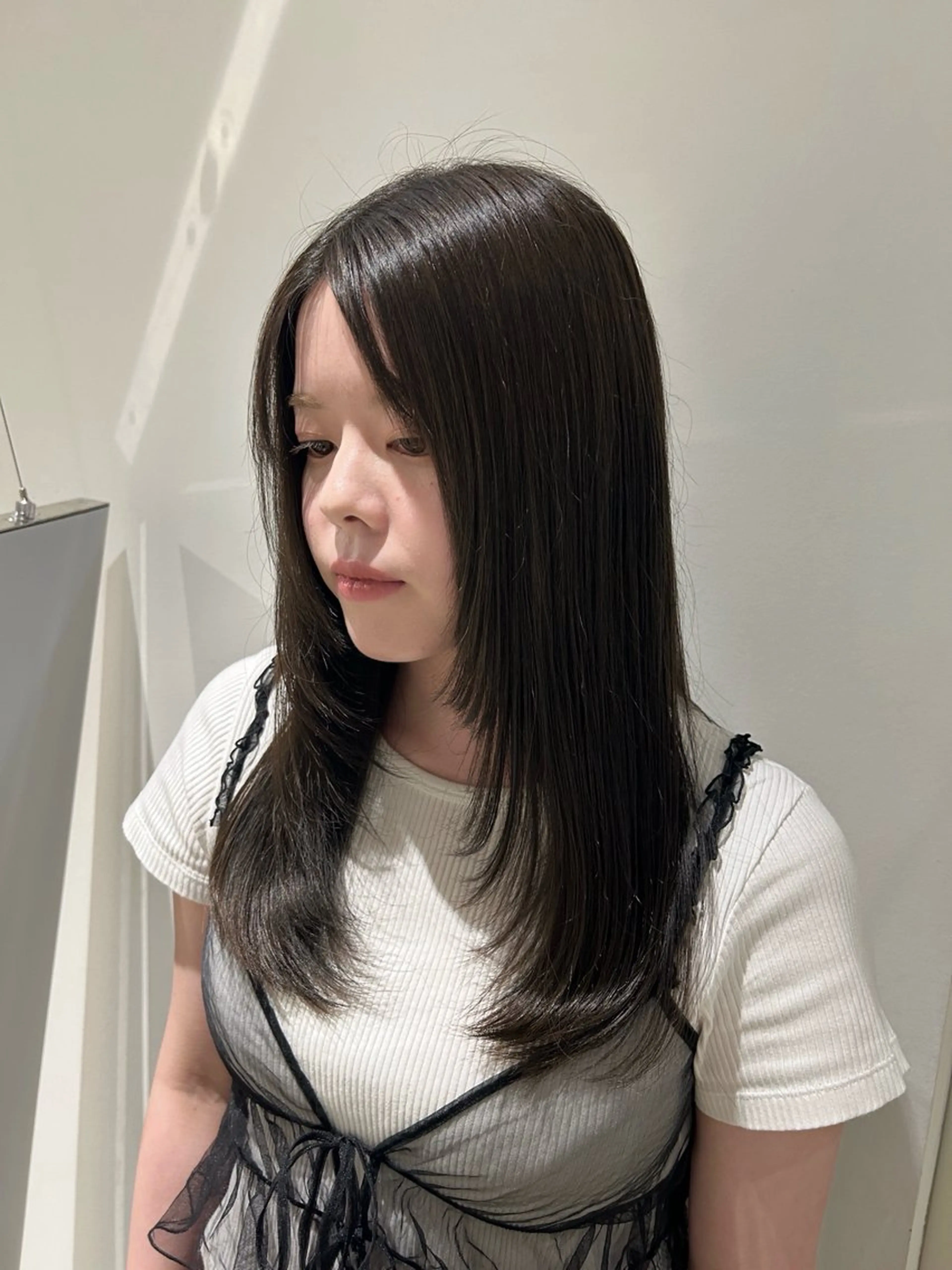 セミロング カラー 透明感カラー レイヤーカット カット 髙林 優衣のヘアスタイル