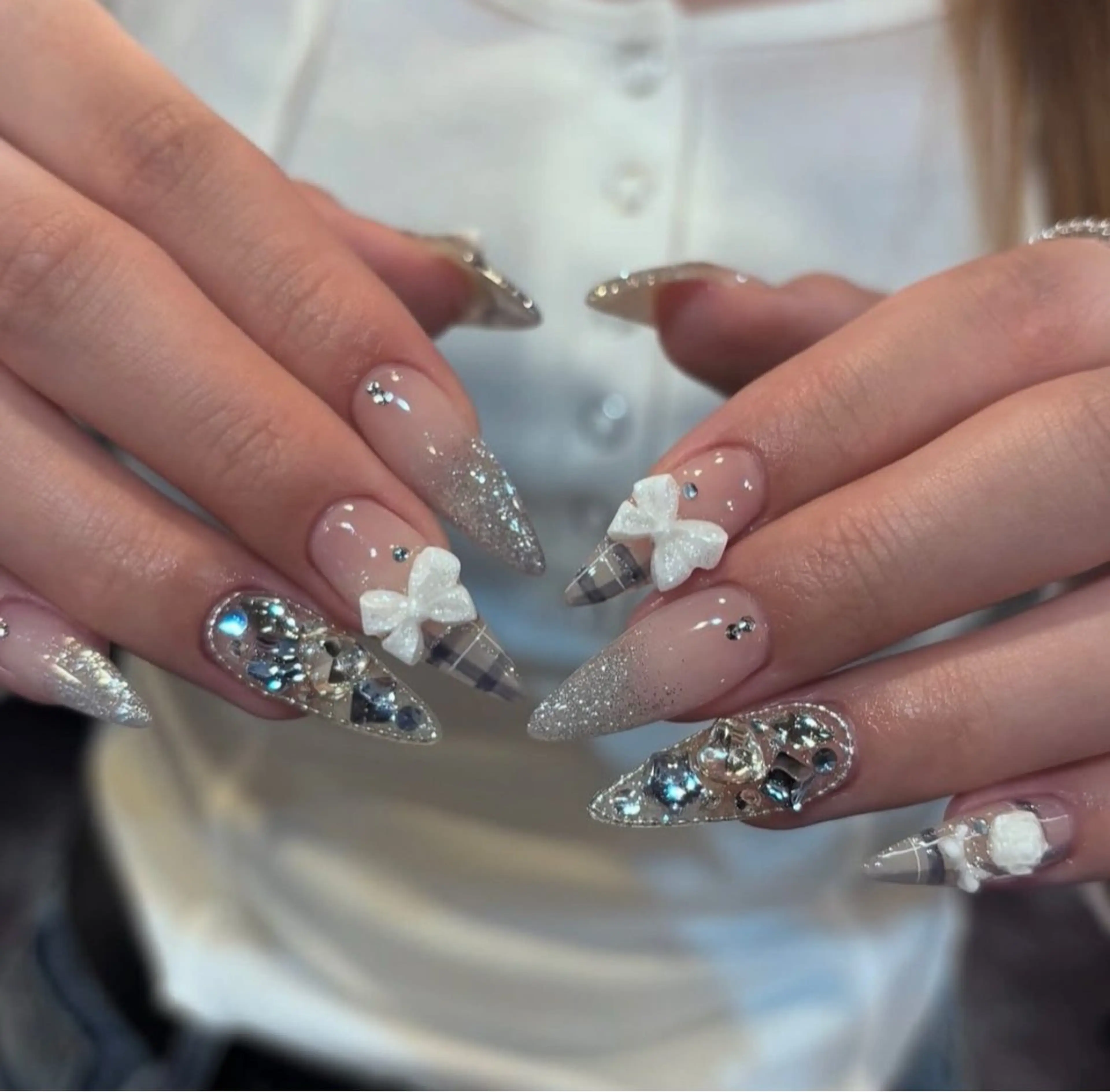 ネイル アニマル柄 オーロラネイル チークネイル フラッシュネイル ジェルネイル Lyna 池袋のネイルデザイン