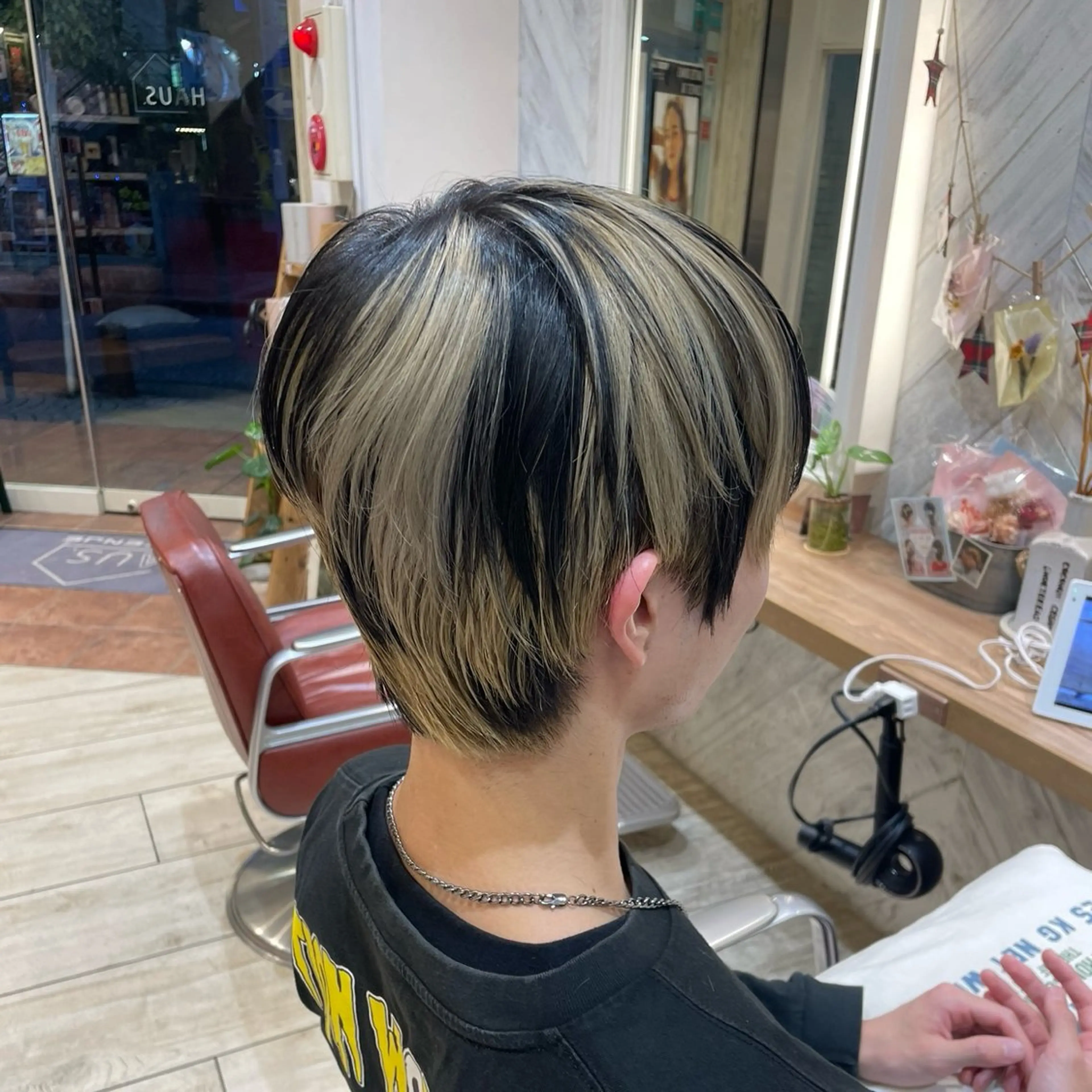 カラー メンズ デザインカラー ヘアカラー 横浜パーマ🌐 暖色カラー🍒もえかのヘアスタイル