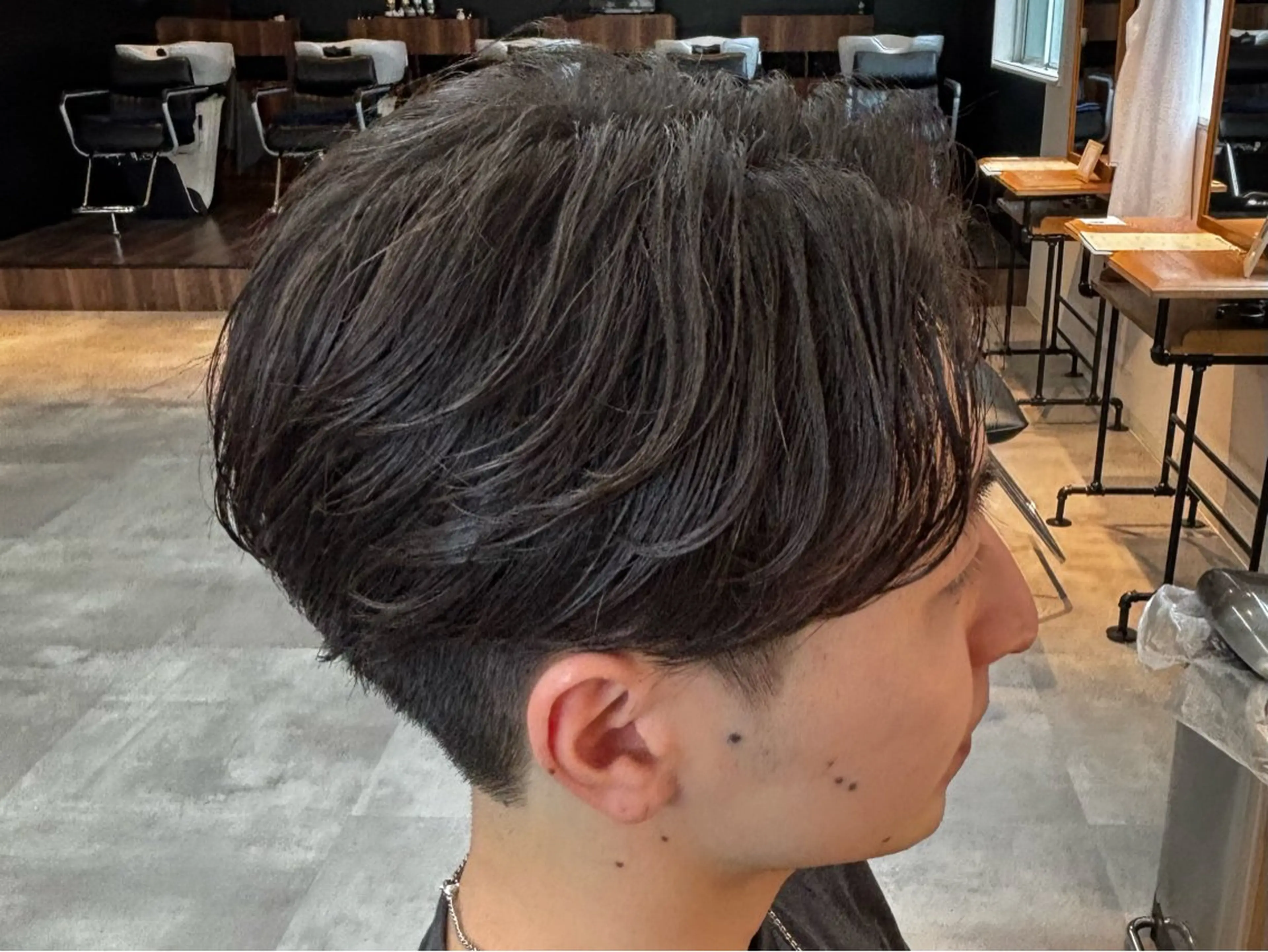 ショート パーマ メンズ ショートヘア カット パーマ 男に磨きをかけるフェ ードヘア👊🏼/森のヘアスタイル