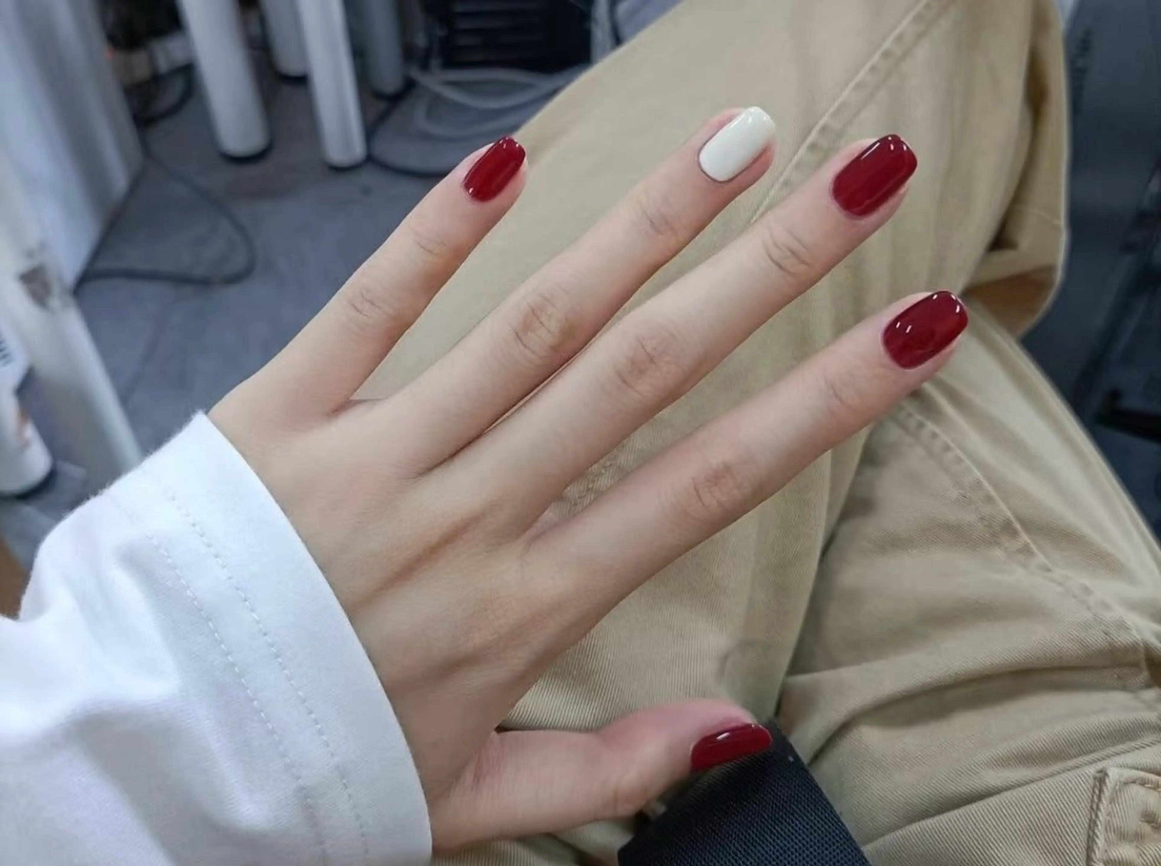 ネイル 赤色 ハンドネイル こまつ ななのネイルデザイン