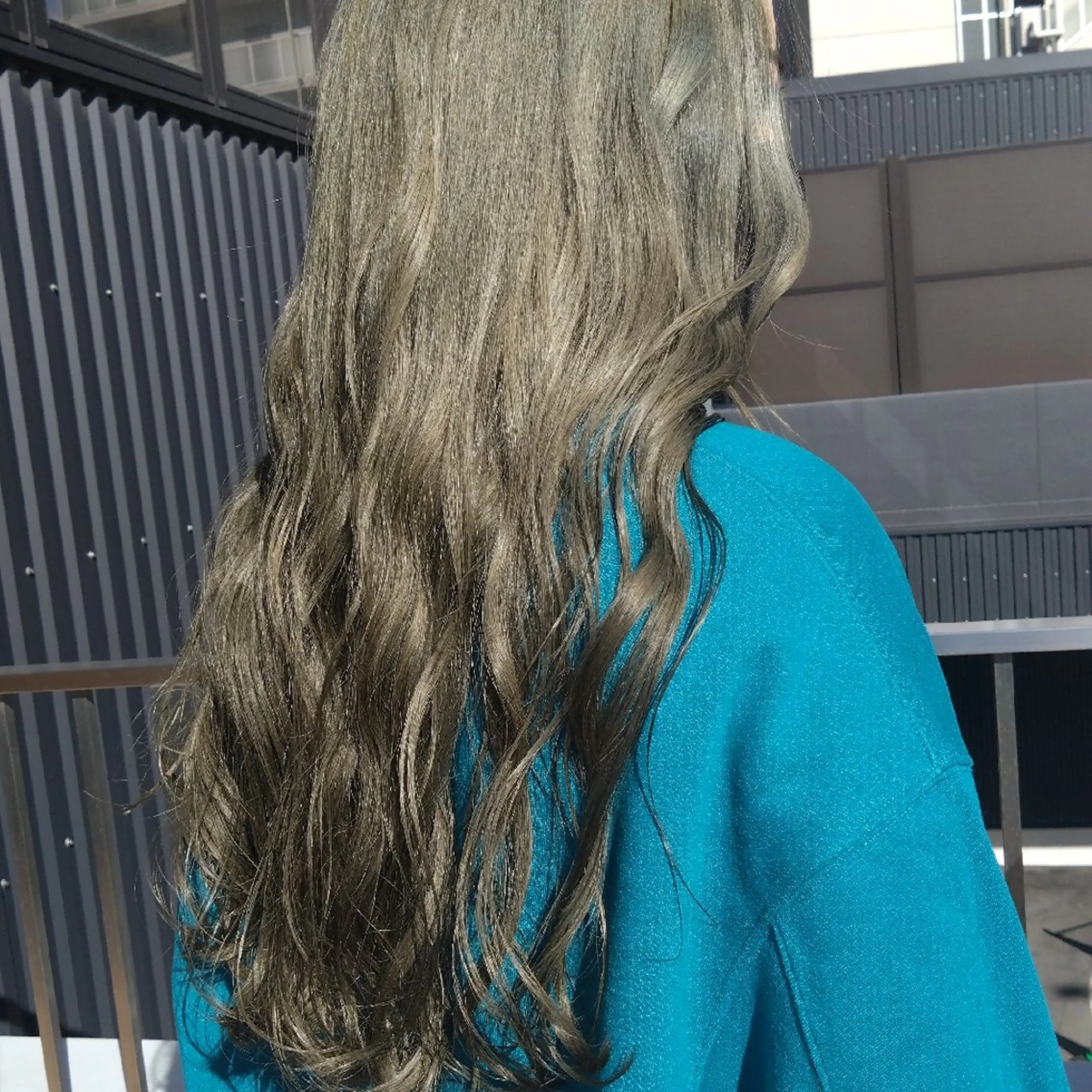 ロング カラー ヘアカラー トリートメント ブリーチ/ヘアケア/ 艶髪/イギチハルのヘアスタイル