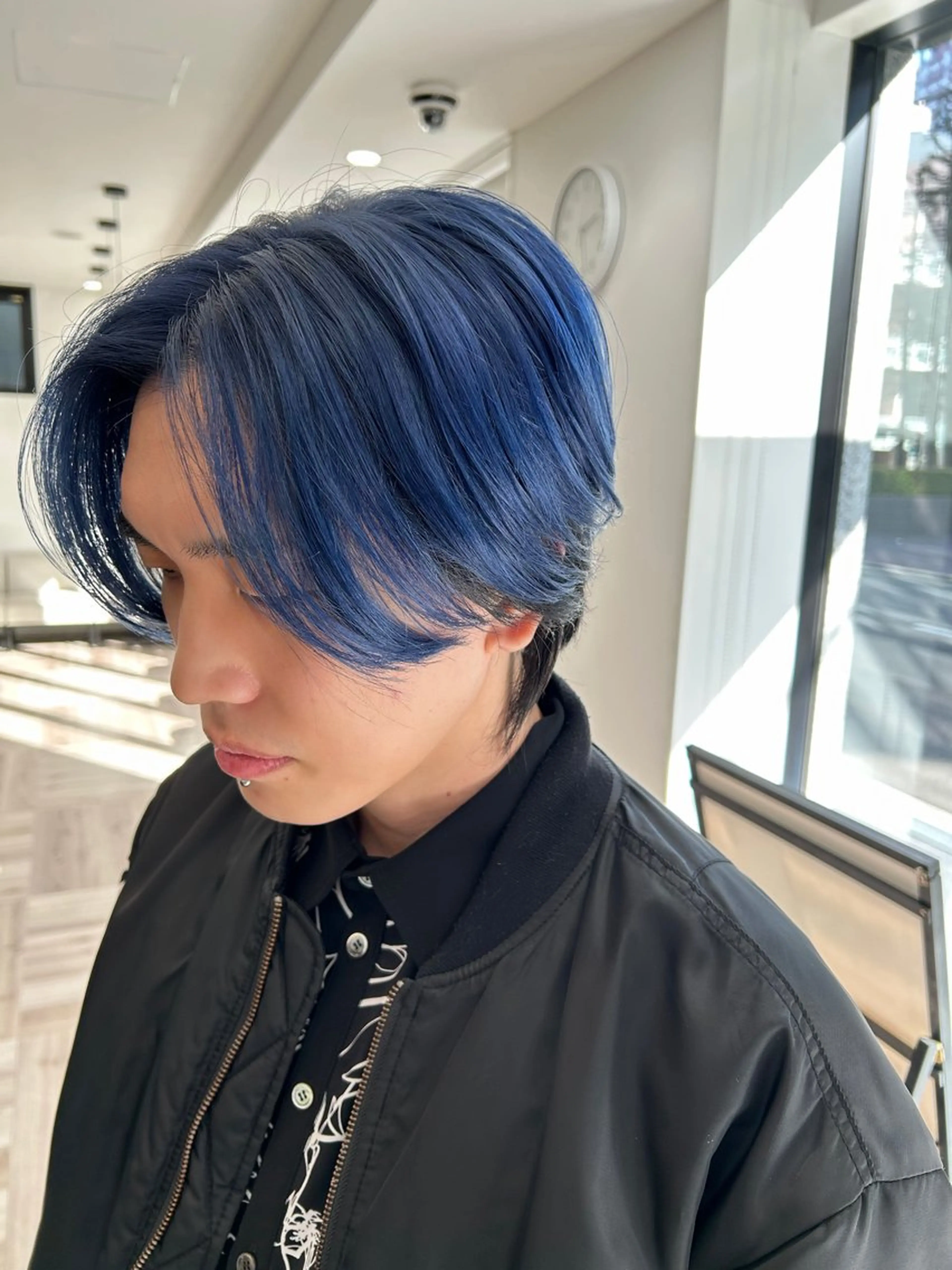 カラー メンズ センターパート マッシュ ブルーカラー 透明感カラー ヘアカラー トリートメント 片山 仁のヘアスタイル