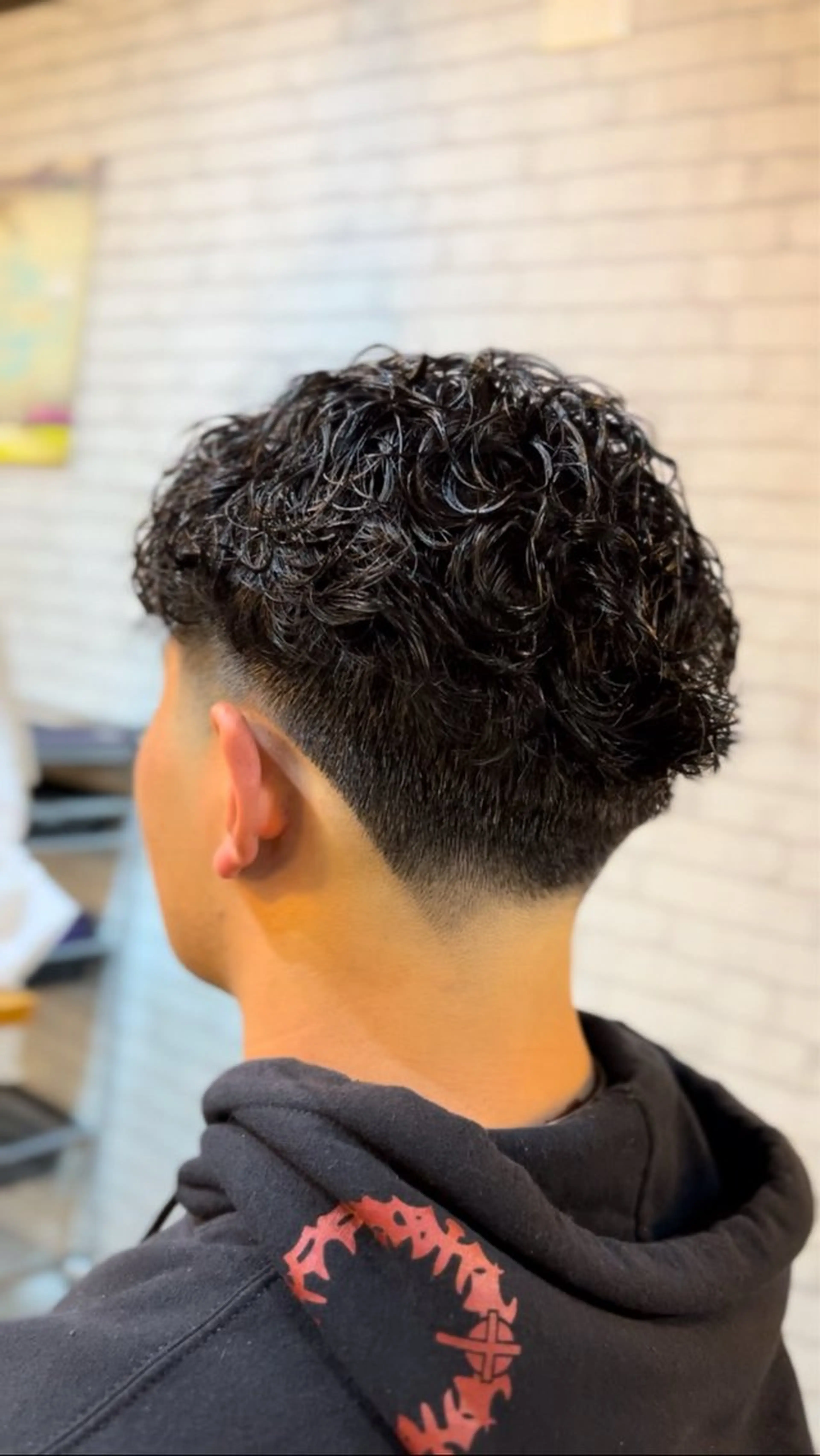 ショート パーマ メンズ フェードカット カット パーマ 海外風メンズ🇺🇸 💈N.Yuto💈のヘアスタイル