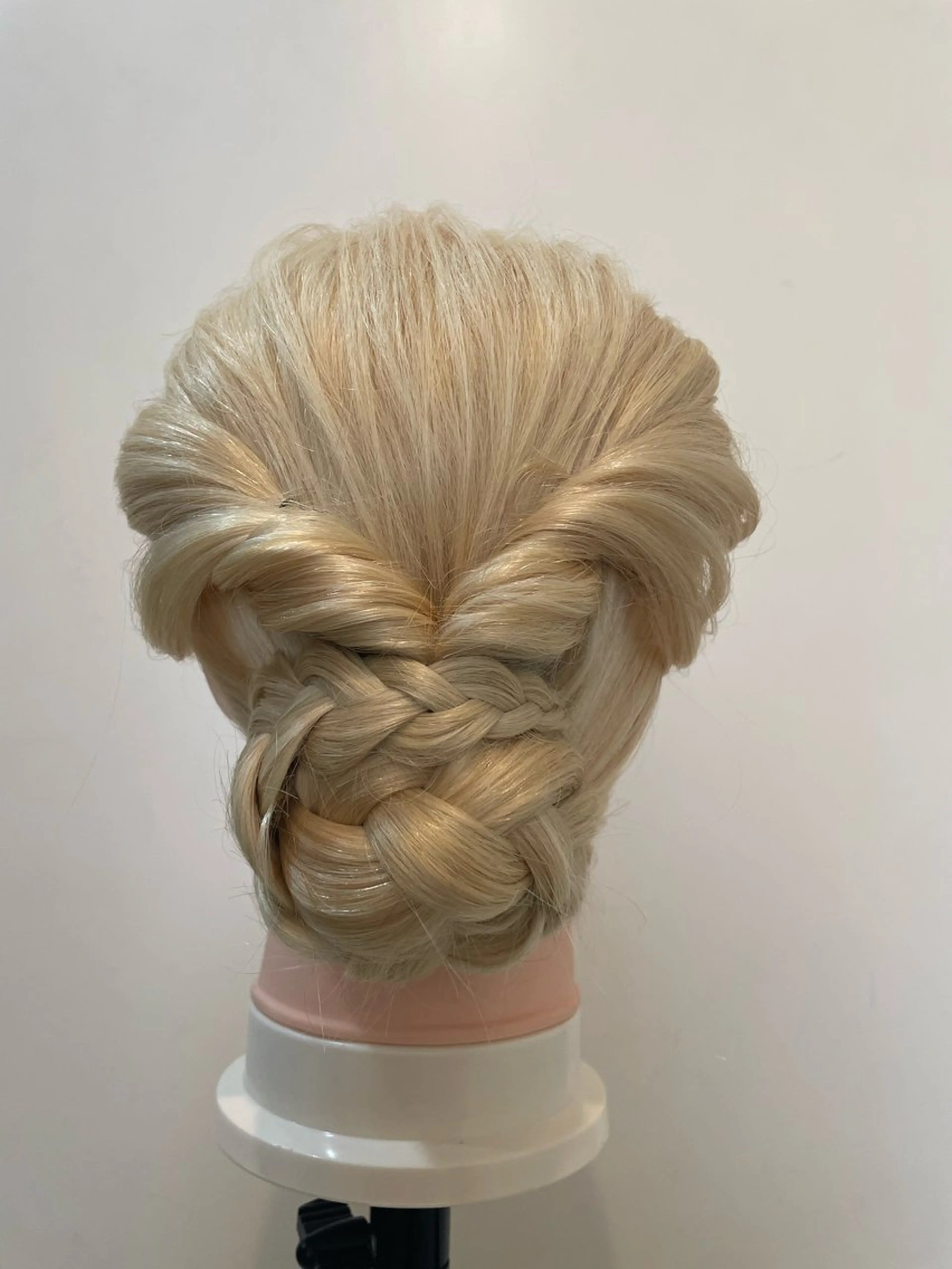 セミロング ヘアセット 青木 美樹の眉毛・アイブロウイメージ