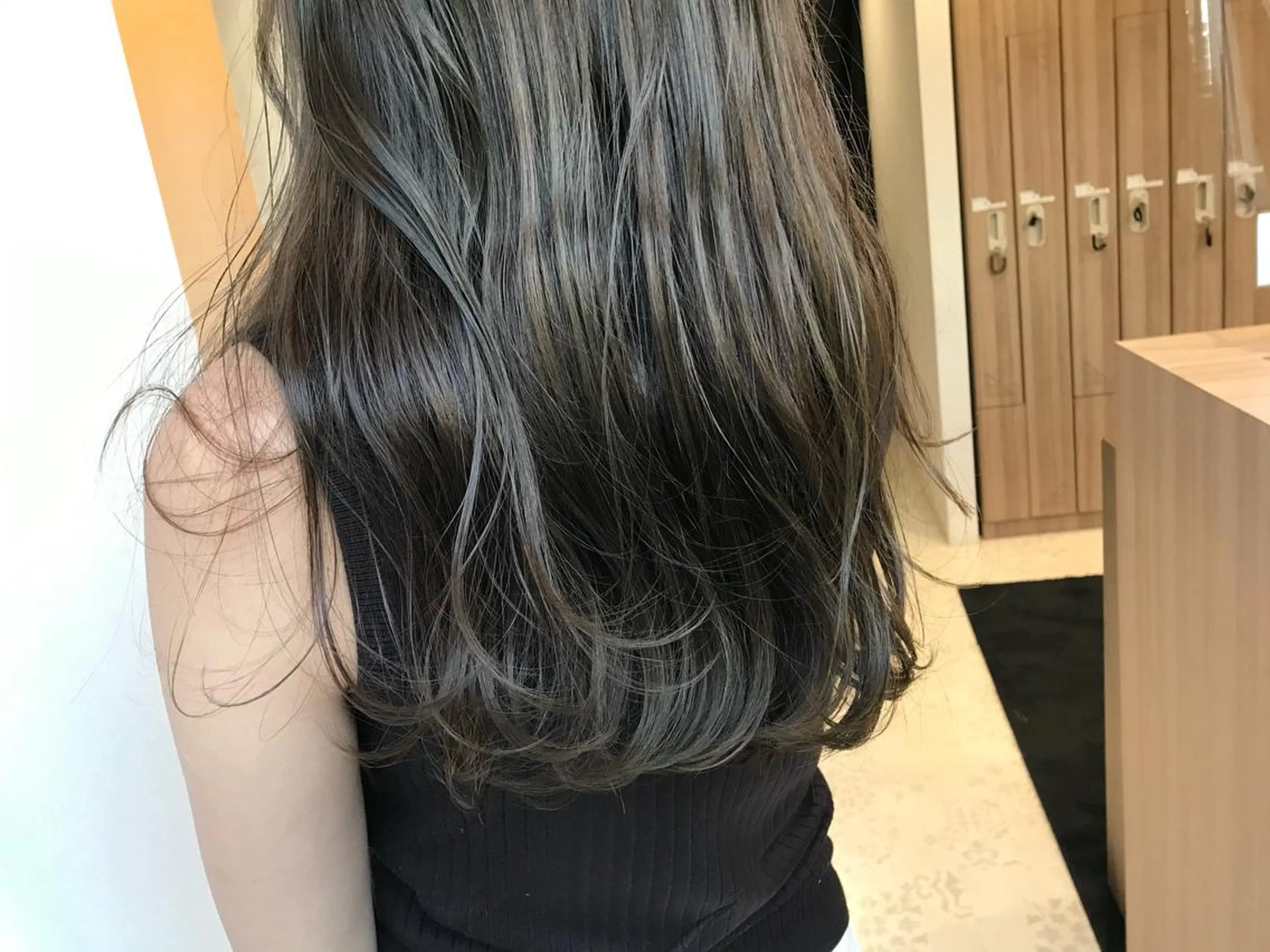 ロング 辻本 夏子のヘアスタイル