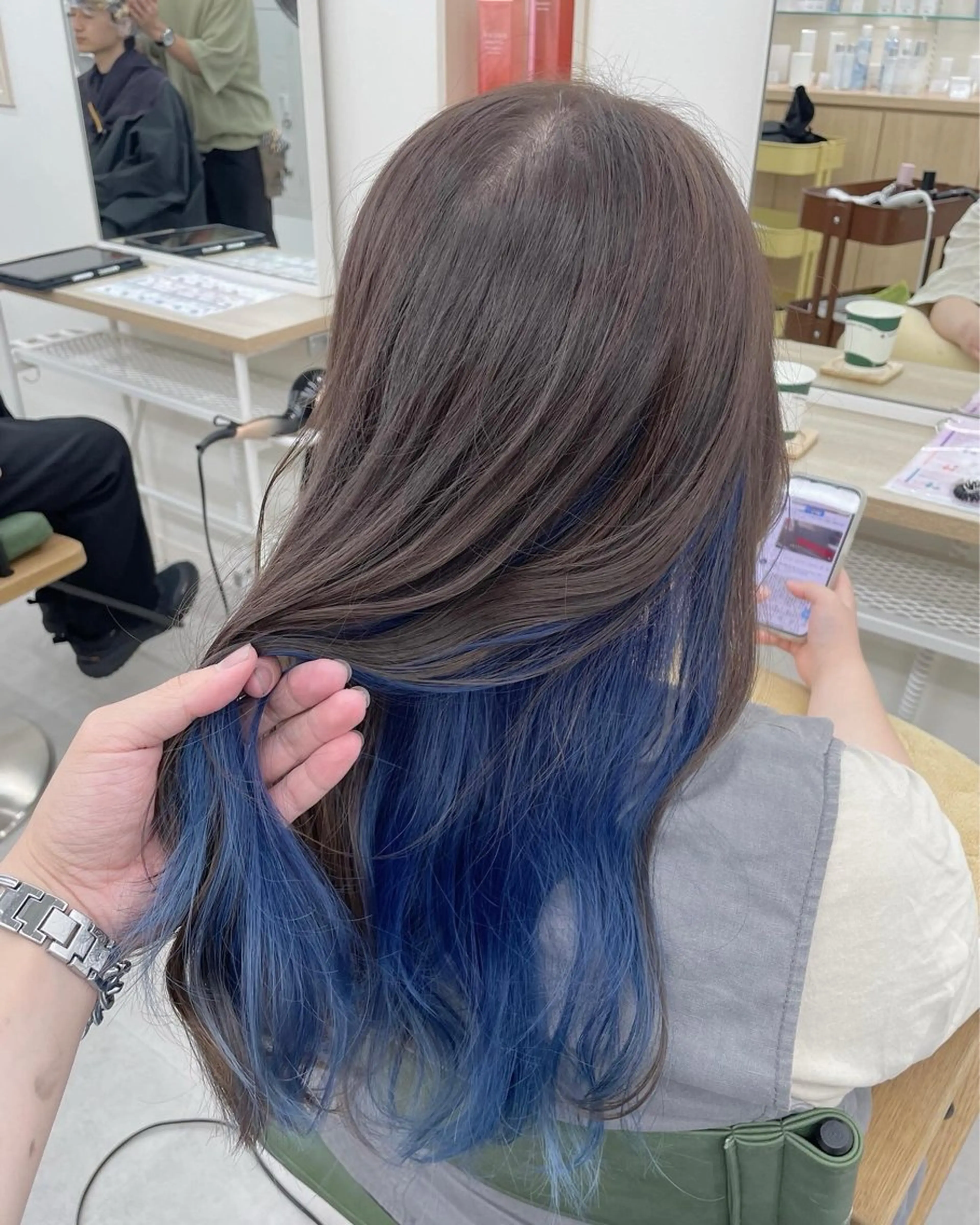 ロング カラー ヘアカラー NaVIユウジ ブリーチカラーのヘアスタイル