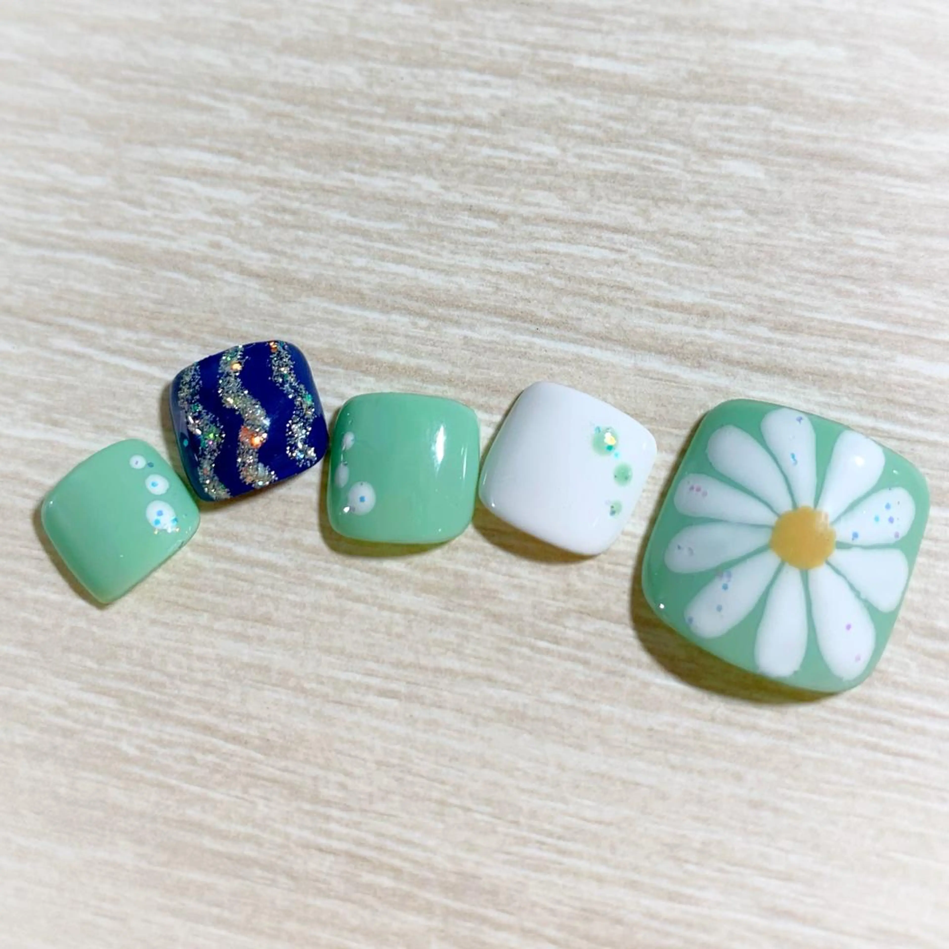 ネイル glossnail MIKIのネイルデザイン