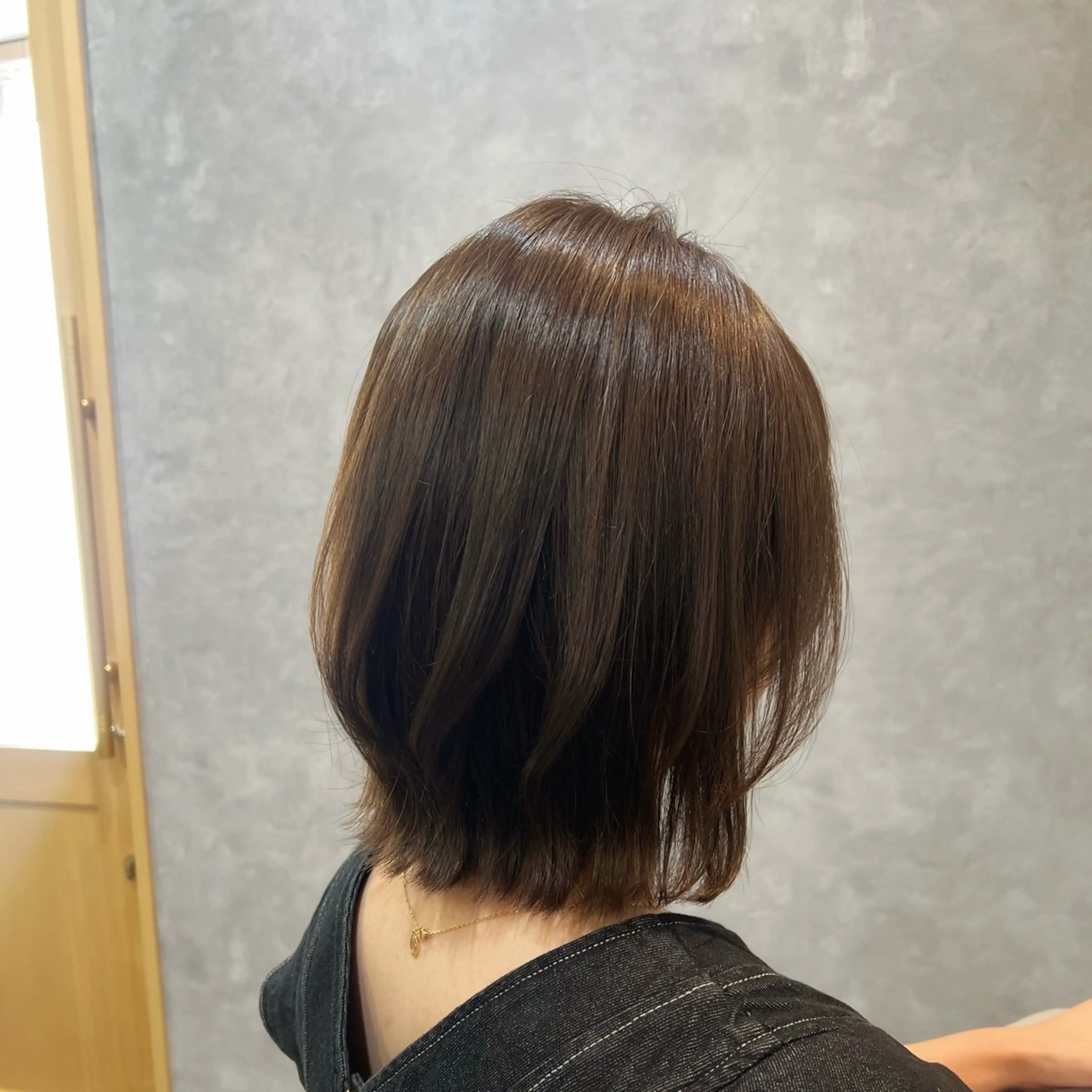 セミロング カラー ベージュカラー オリーブベージュ 中村 ひなたのヘアスタイル