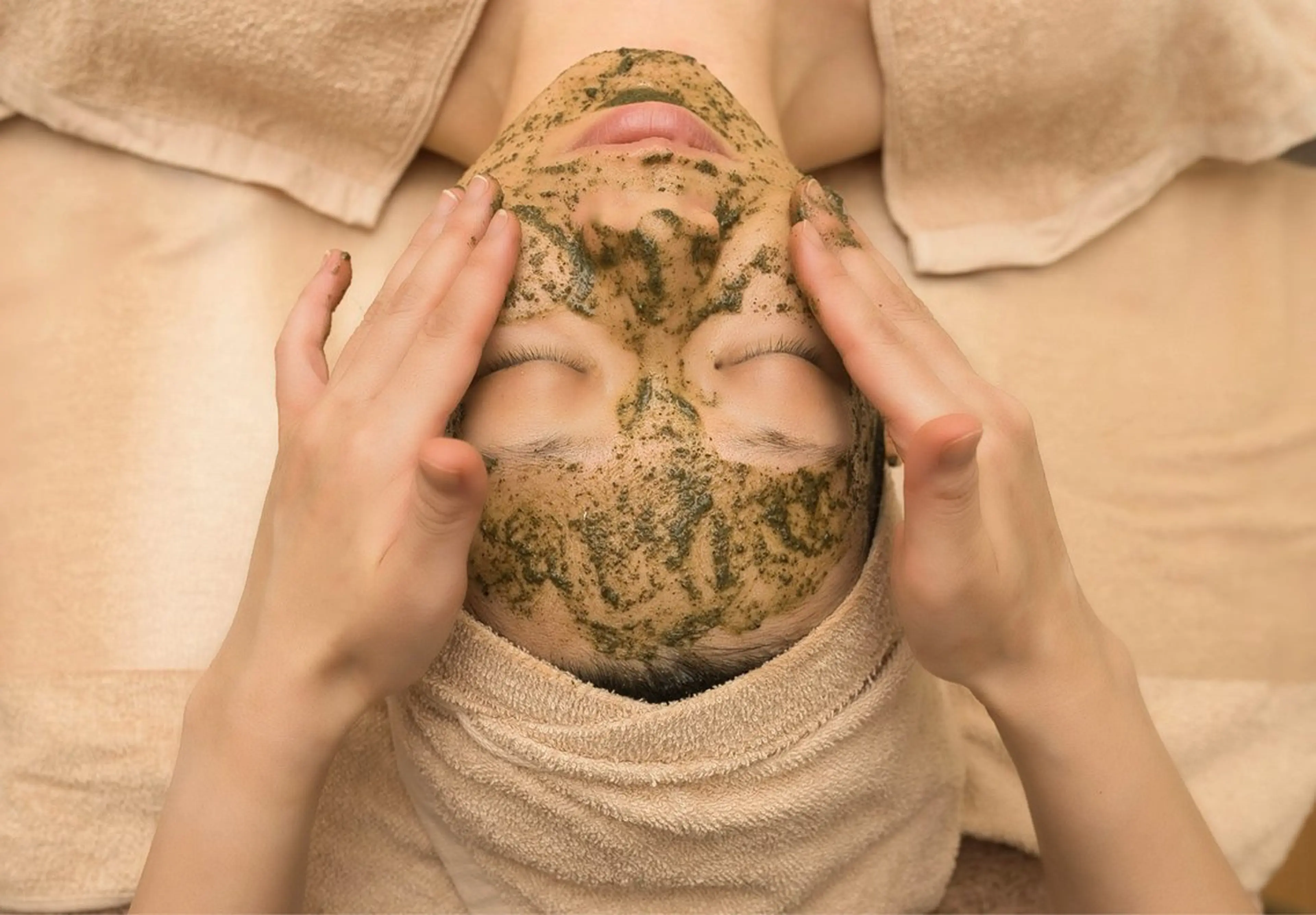 【人気No. 1】REVIハーブピーリング(オプション美容液1つプレゼント)➕デコルテマッサージ付🌿の写真