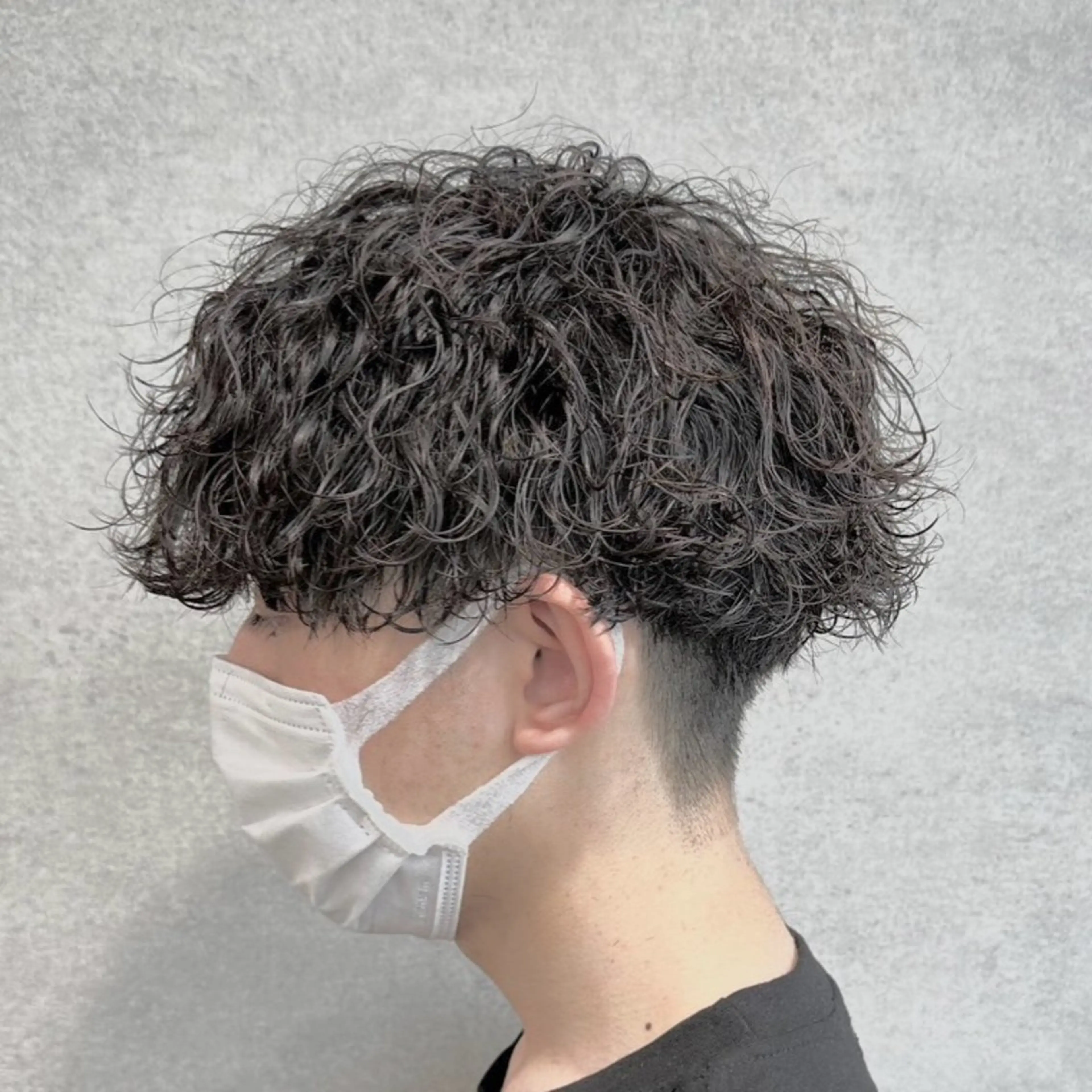 ショート カラー パーマ ヘアアレンジ メンズ センターパート メンズハイライト メンズメッシュ マッシュ メンズパーマ 仕上がり満足度No. 1🔥BLUCK🔥のヘアスタイル