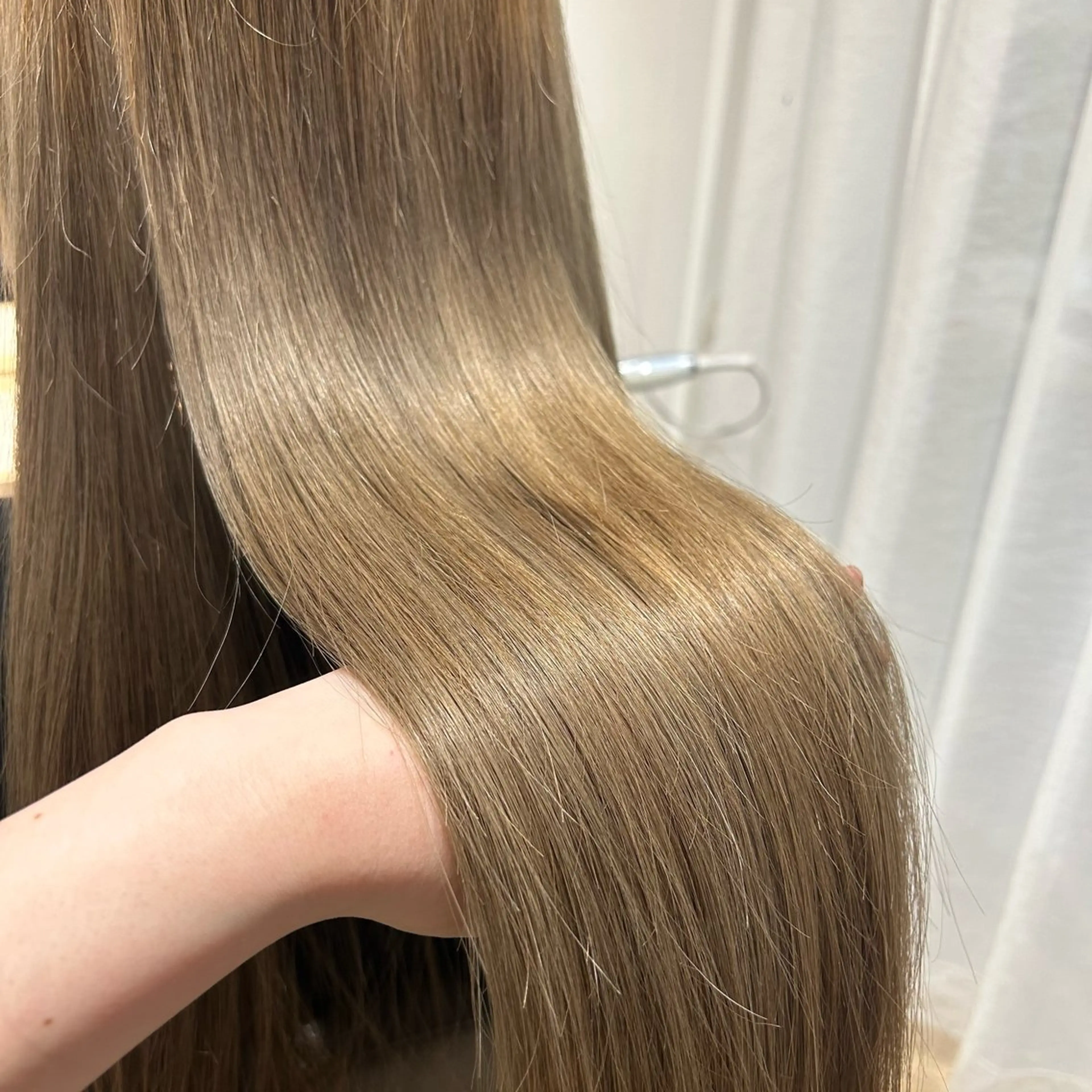 ロング カラー ブリーチ ヘアカラー トリートメント FRAME+なんば駅前店所属・砂野 真璃奈のヘアスタイル