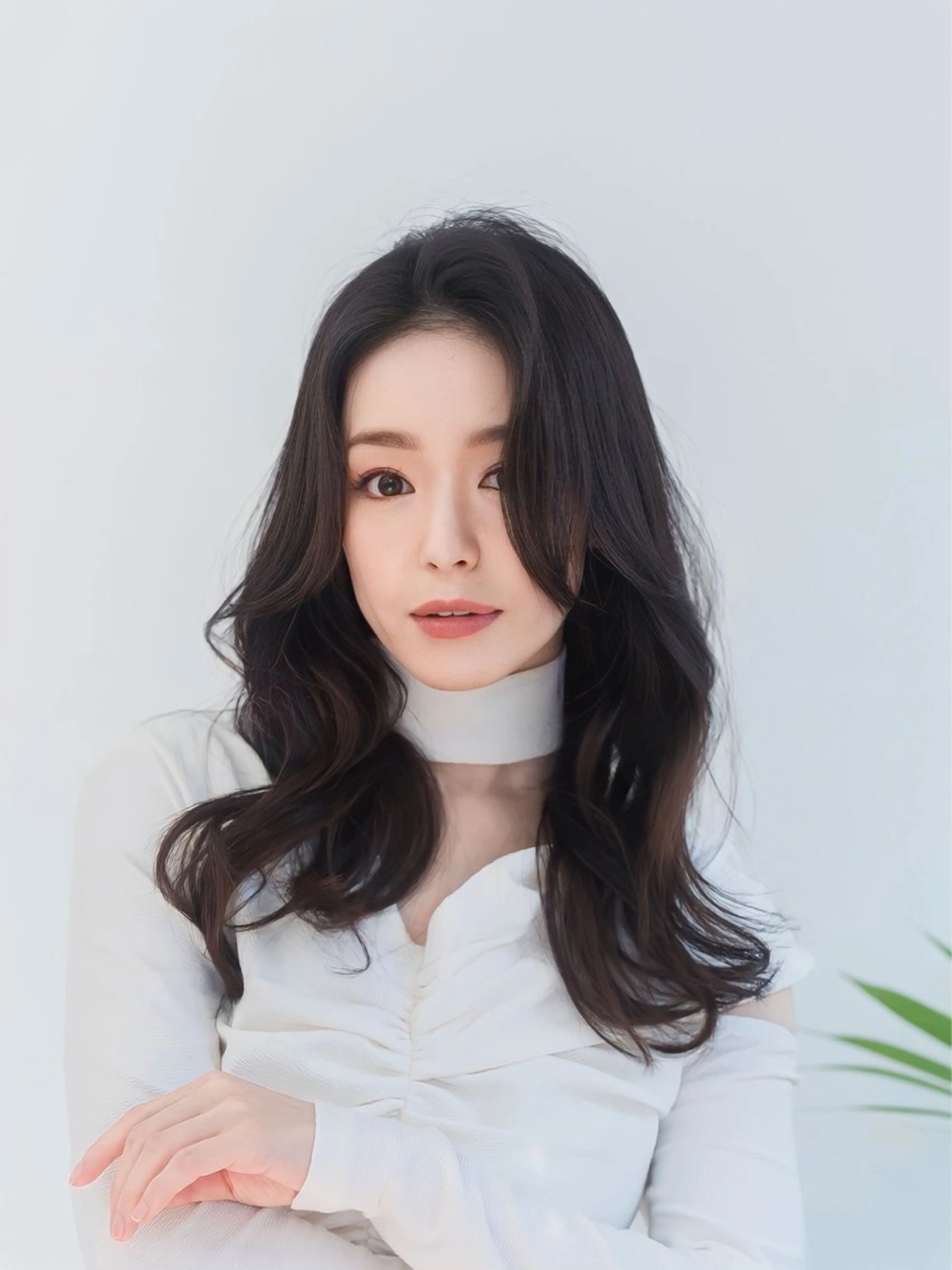 セミロング カラー パーマ カット ヘアカラー トリートメント 武田涼レイヤーカット 髪質改善×縮毛矯正のヘアスタイル