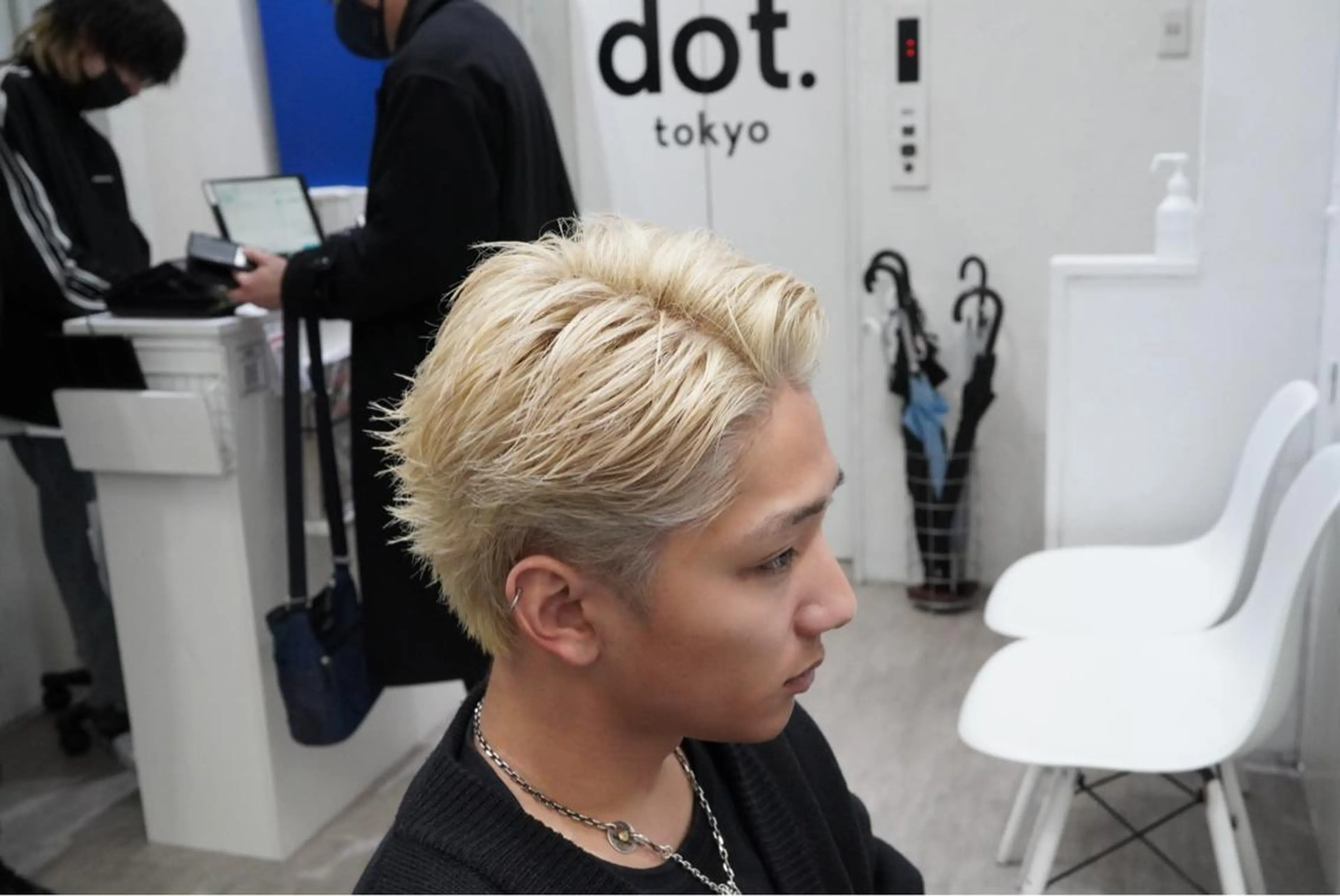 ⚪️ホワイト系⚪️メンズカット＋トリプルカラーの写真