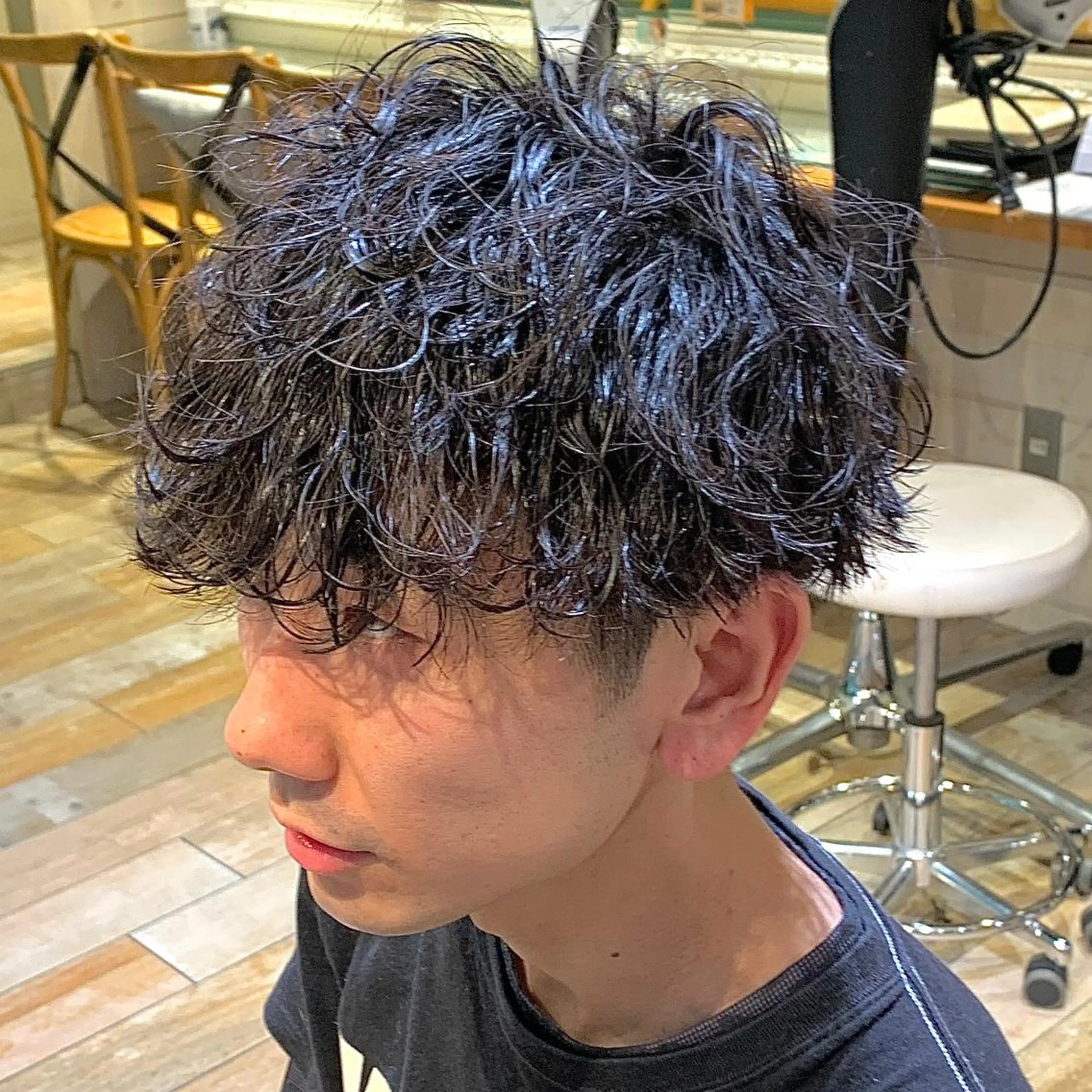 ショート パーマ メンズ カルマパーマ メンズ韓国風 メンズパーマ スペインカール 波巻きパーマ メンズパーマ&メンズ 縮毛矯正ならヒラノのヘアスタイル