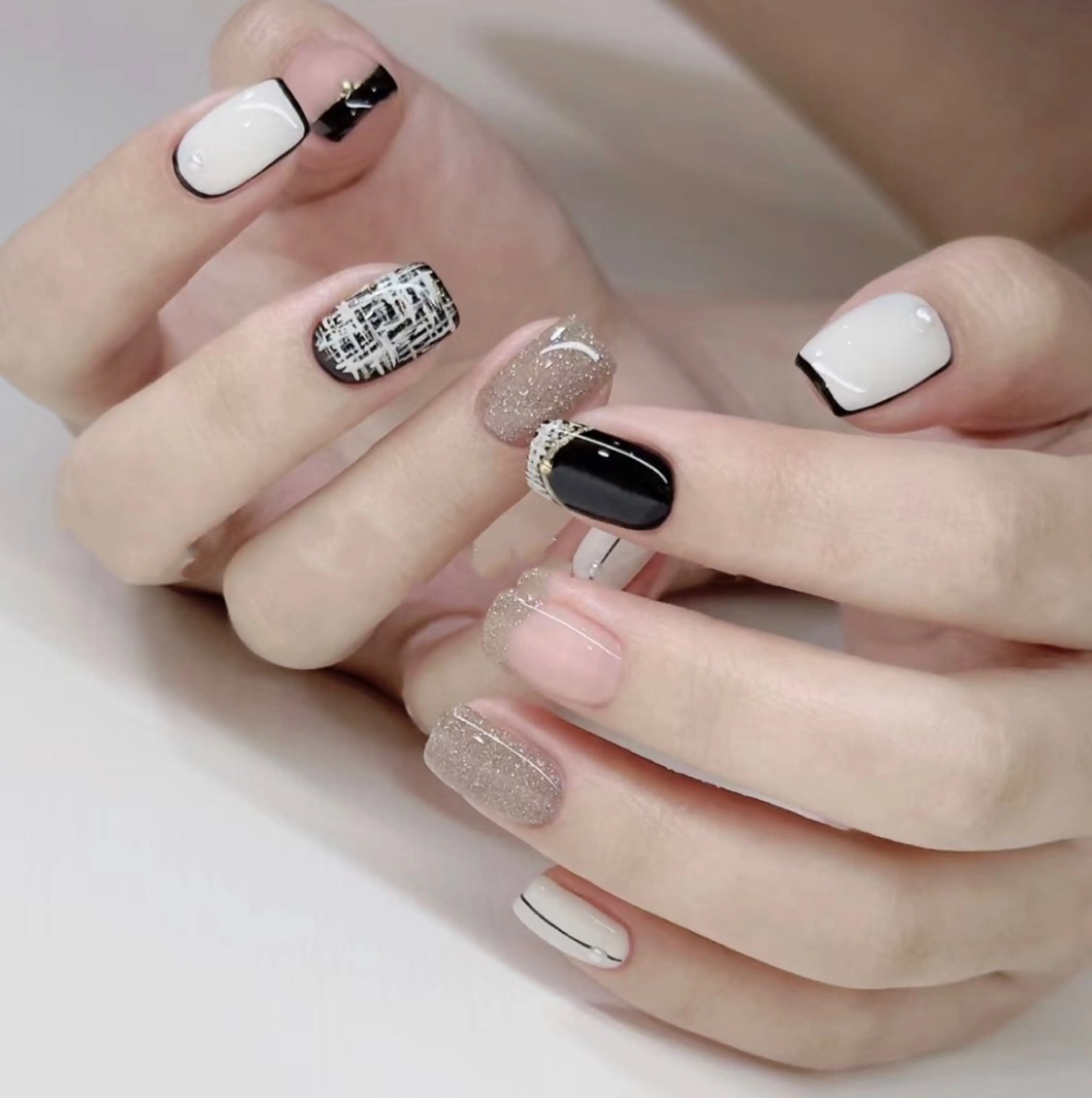 チークマグネットフレンチ　¥6980の写真