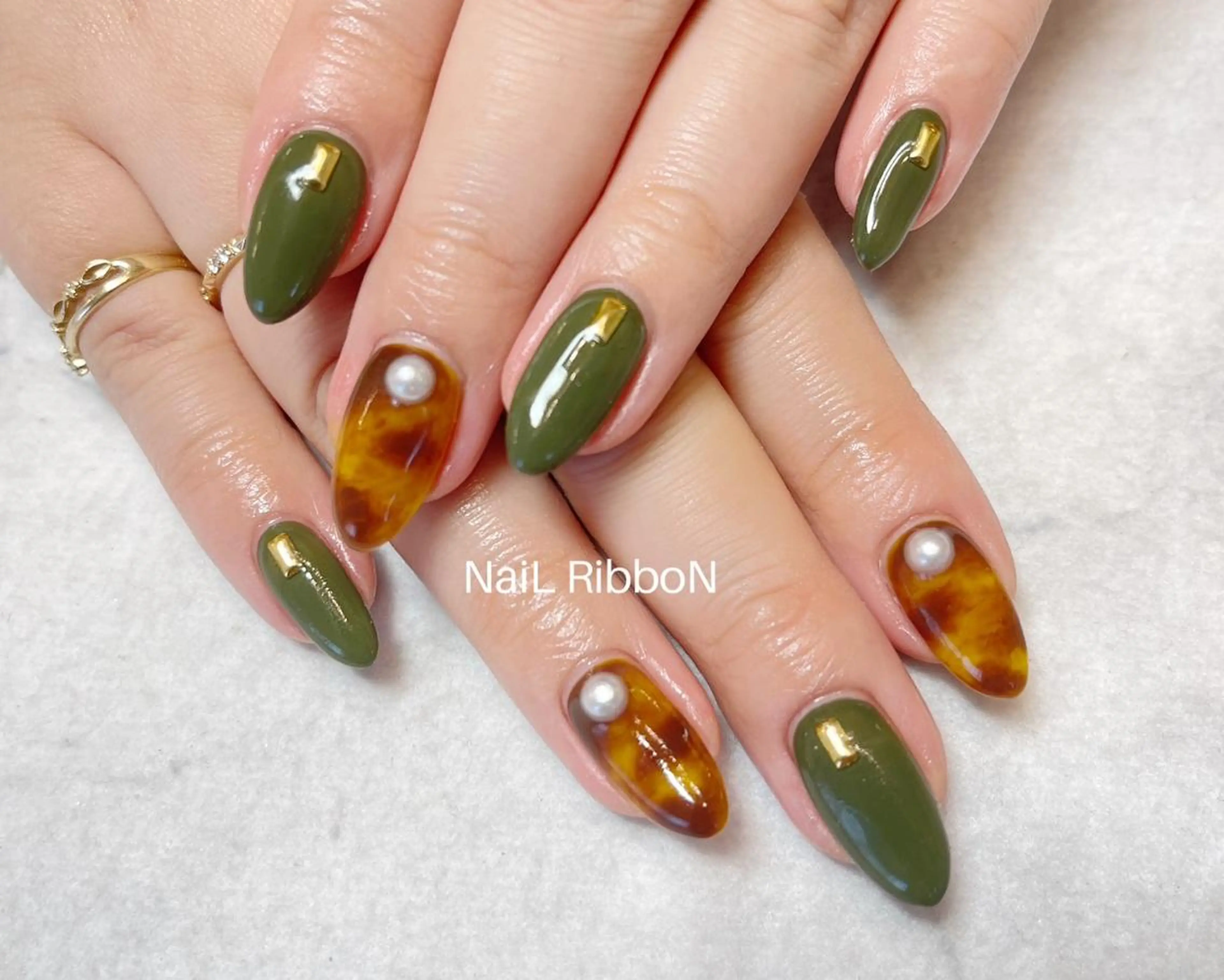 ネイル ネイルリボン 受付スタッフのネイルデザイン