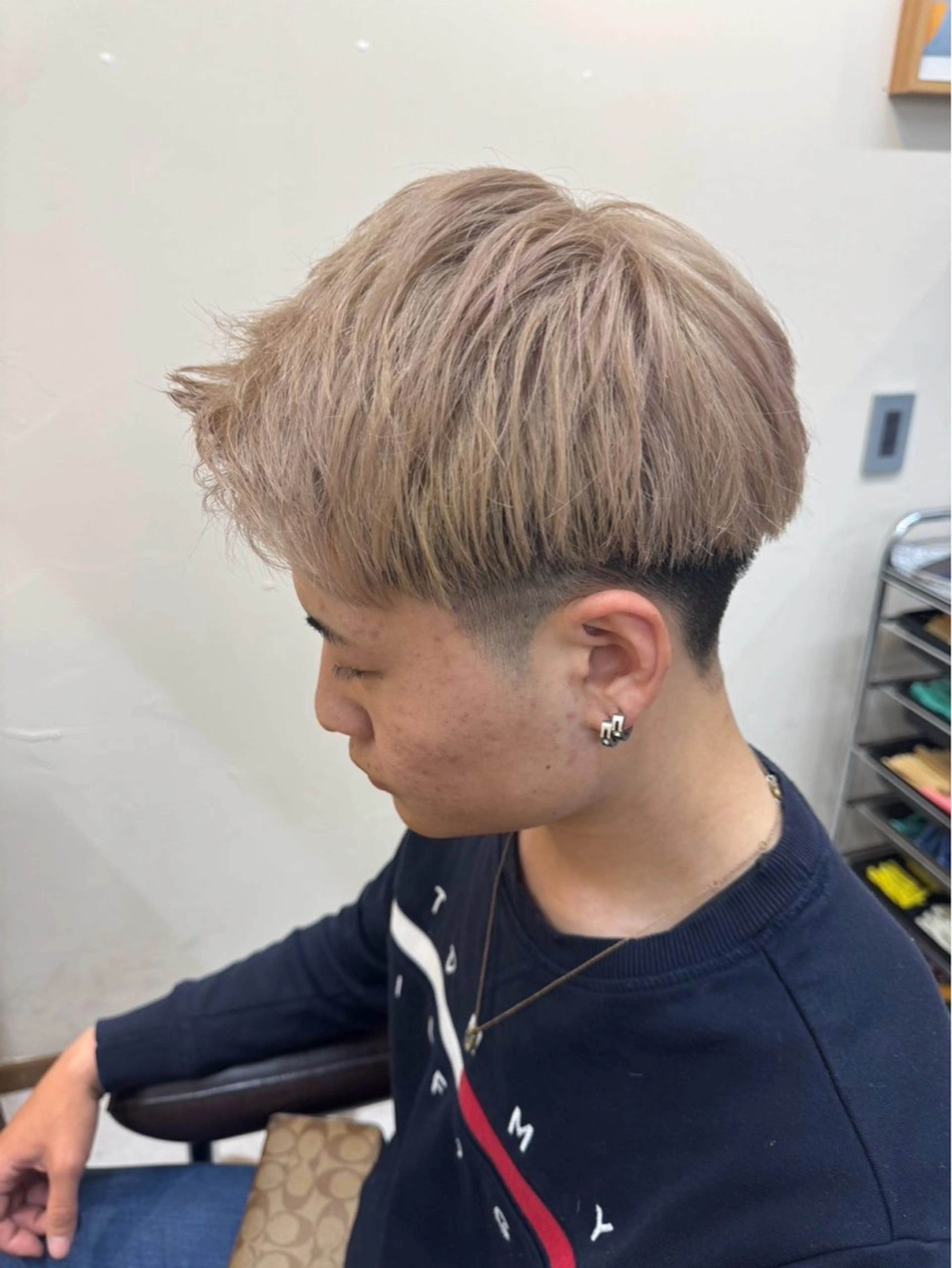 ショート カラー メンズ 伯部 真子のヘアスタイル