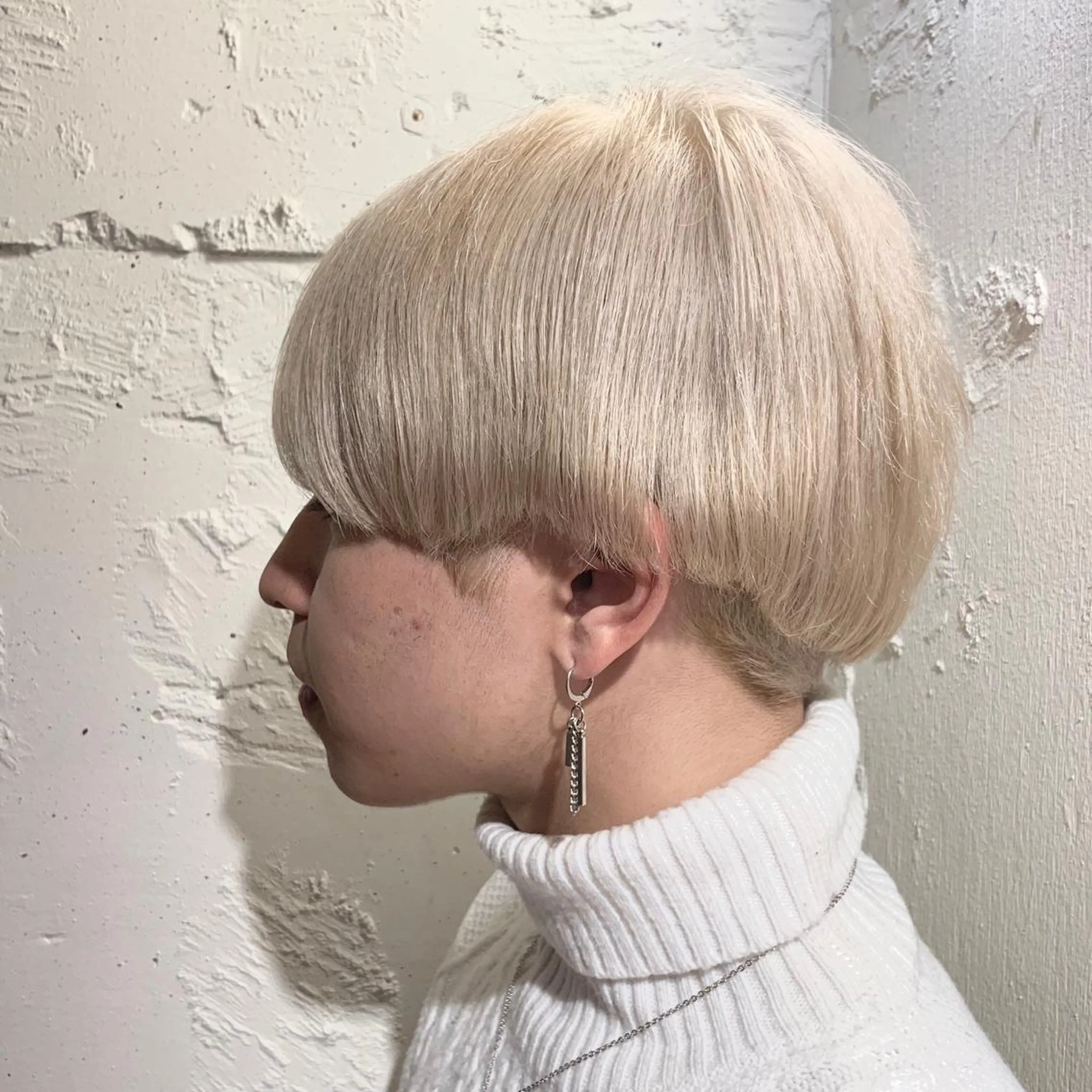 ショート カラー メンズ メンズブリーチ メンズハイトーン 黒髪 ブリーチ ブロンド 中性ウルフカット ケアブリーチ/ケイトのヘアスタイル