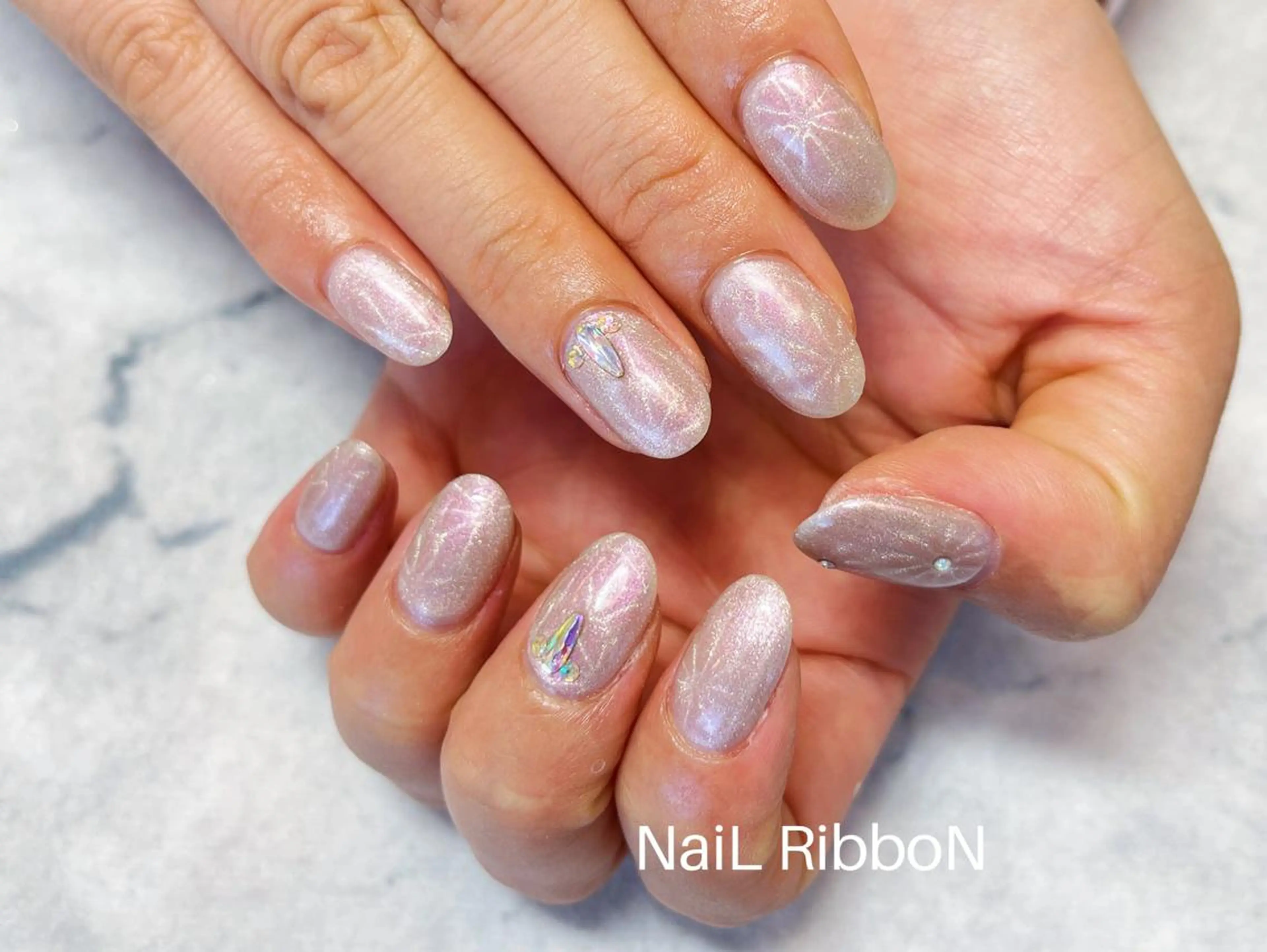 ネイル ネイルリボン 受付スタッフのネイルデザイン