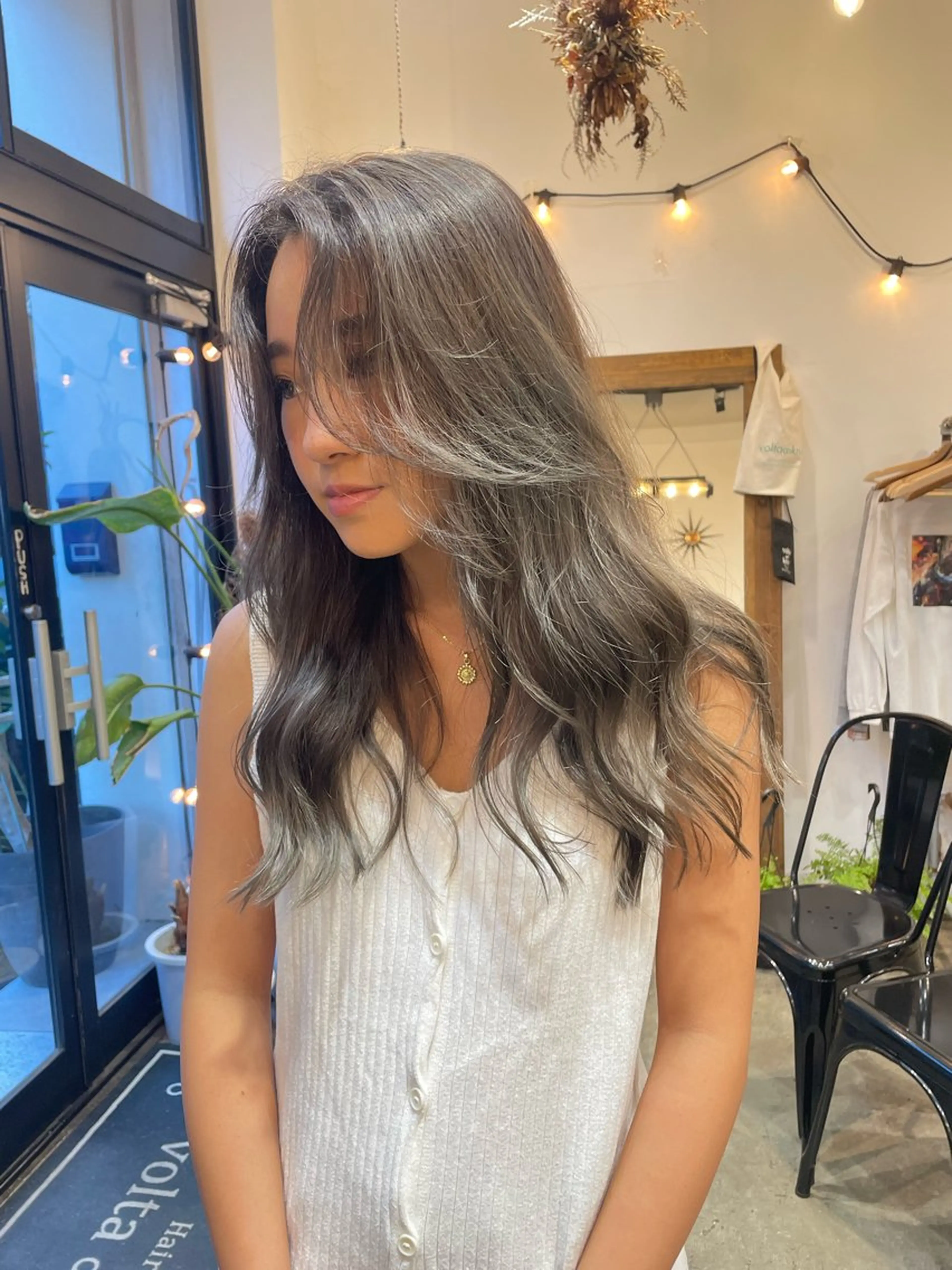 ロング カラー ベージュカラー フォギーベージュ カット ヘアカラー トリートメント volta∞knot所属・狩野 羅夢のヘアスタイル