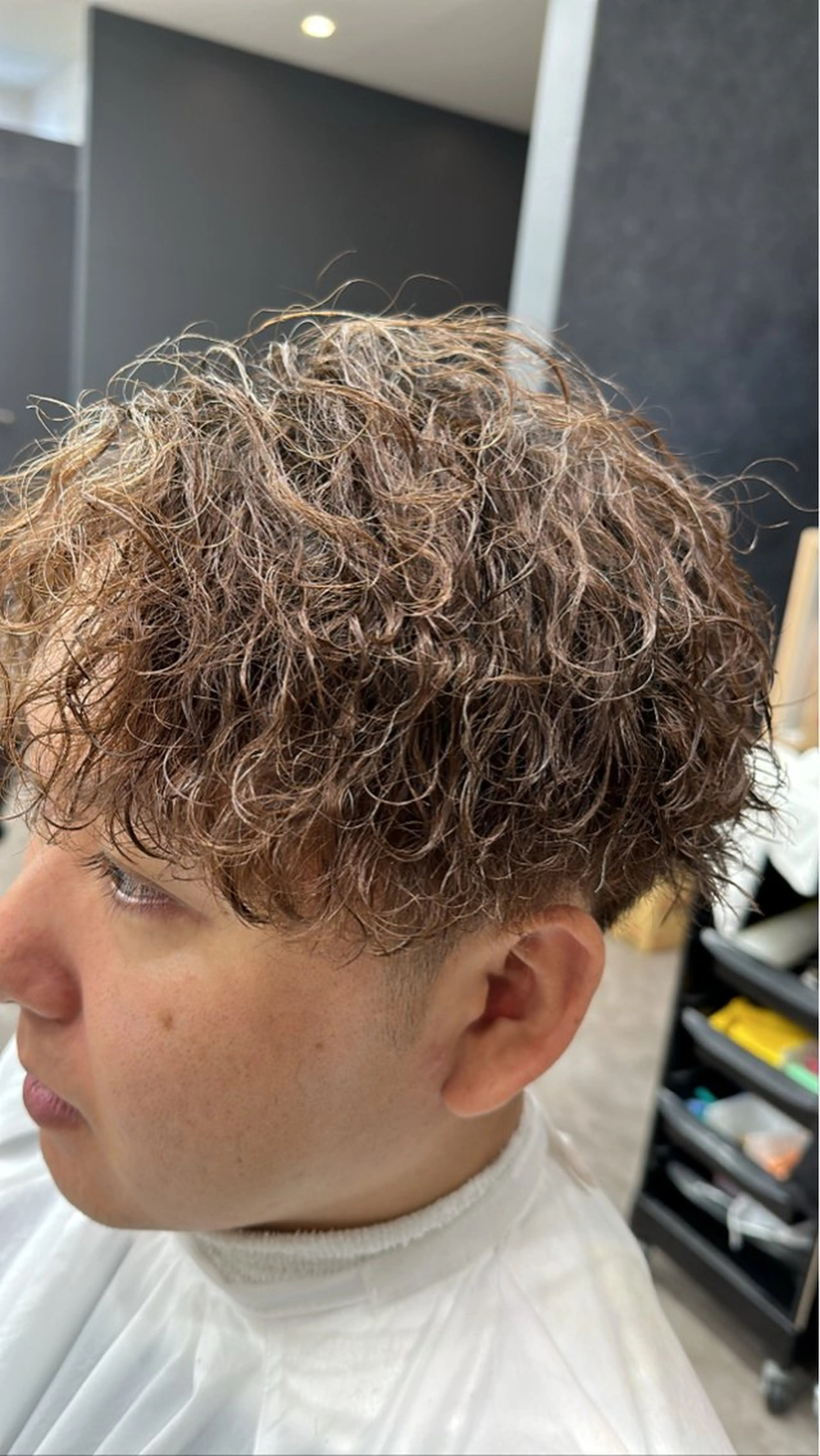 ショート パーマ メンズ マッシュ 刈り上げ カット パーマ トリートメント yu-kiハイトーン /ブリーチ無しカラーのヘアスタイル