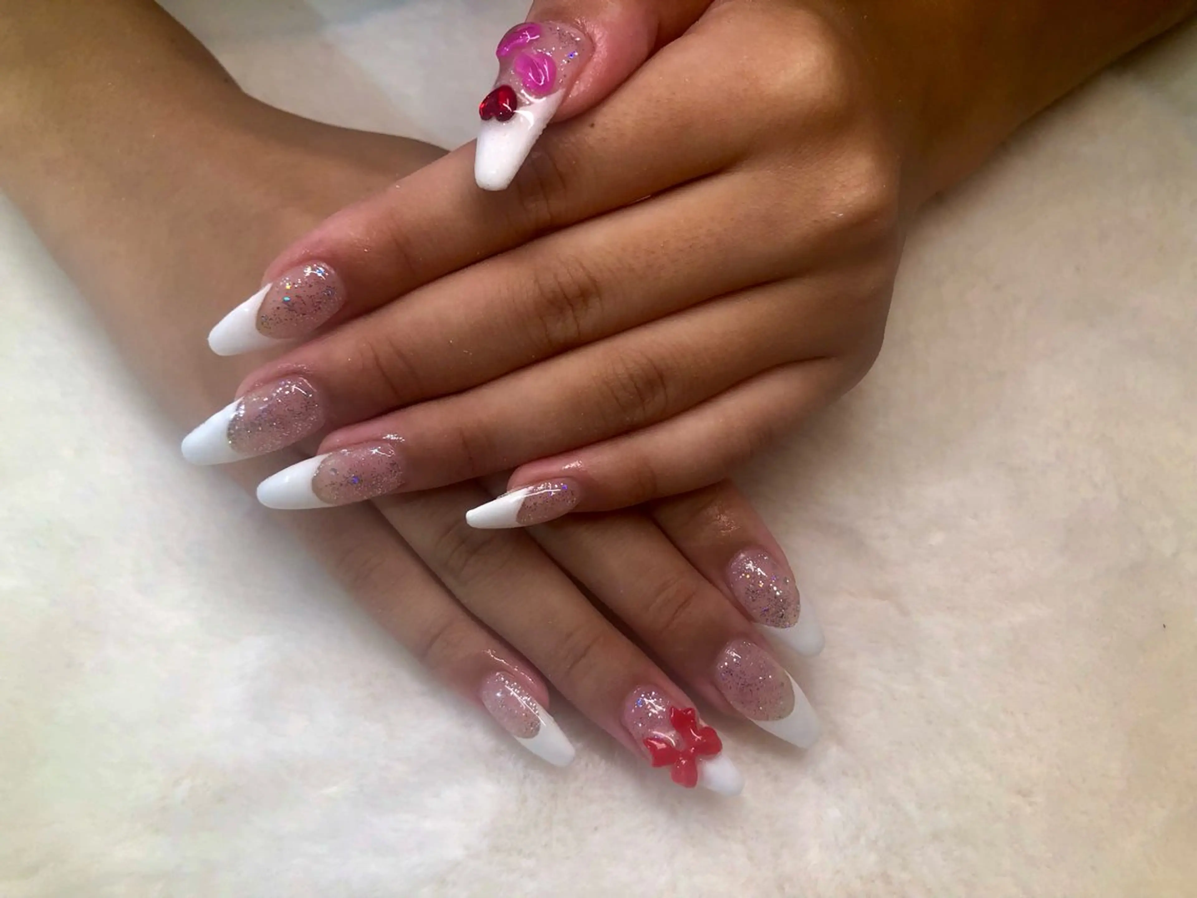 ネイル フレンチネイル キラキラネイル ロングネイル スーパーロングネイル Epokku ネイルサロンのネイルデザイン