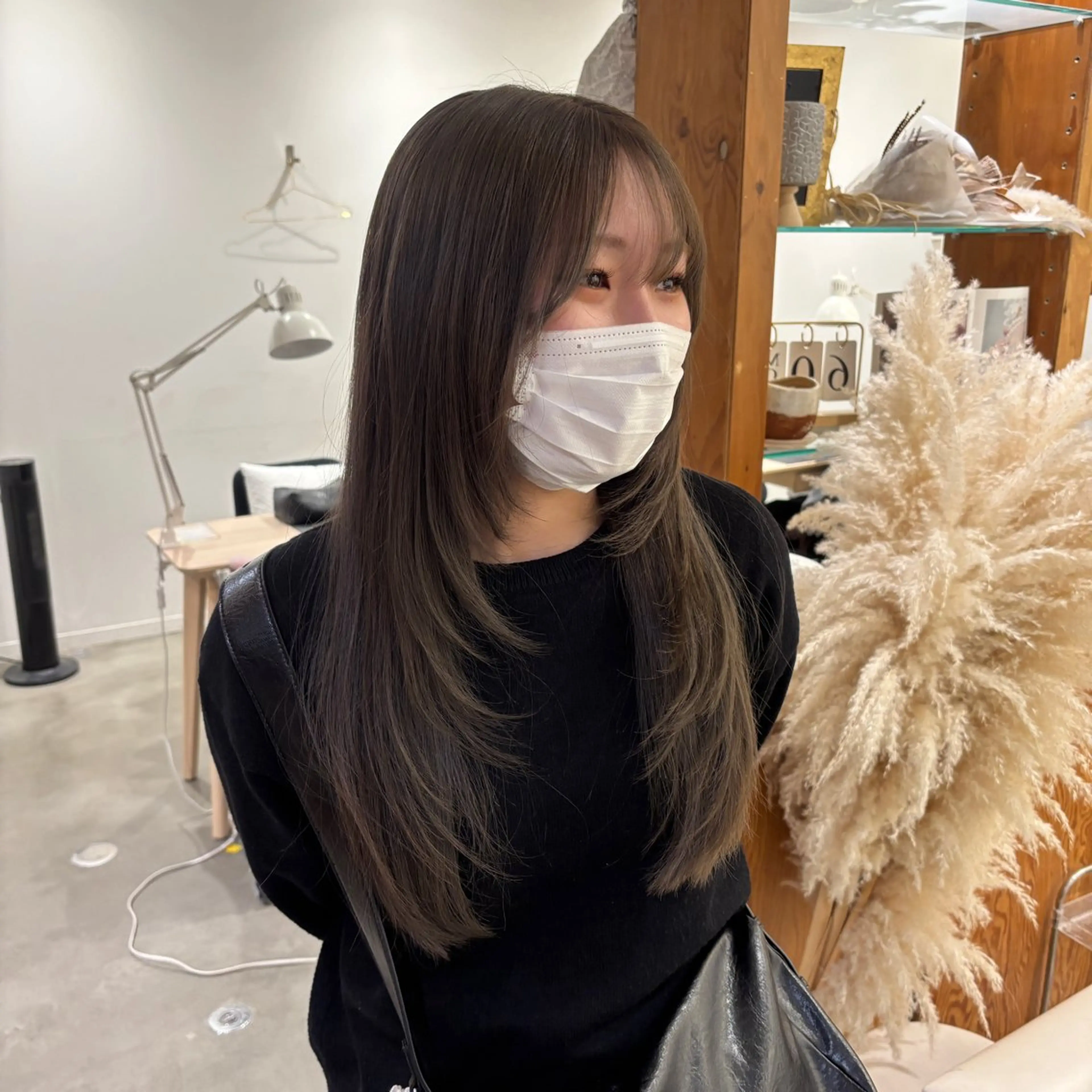 ロング ヘアカラー 小木曽 里華のヘアスタイル