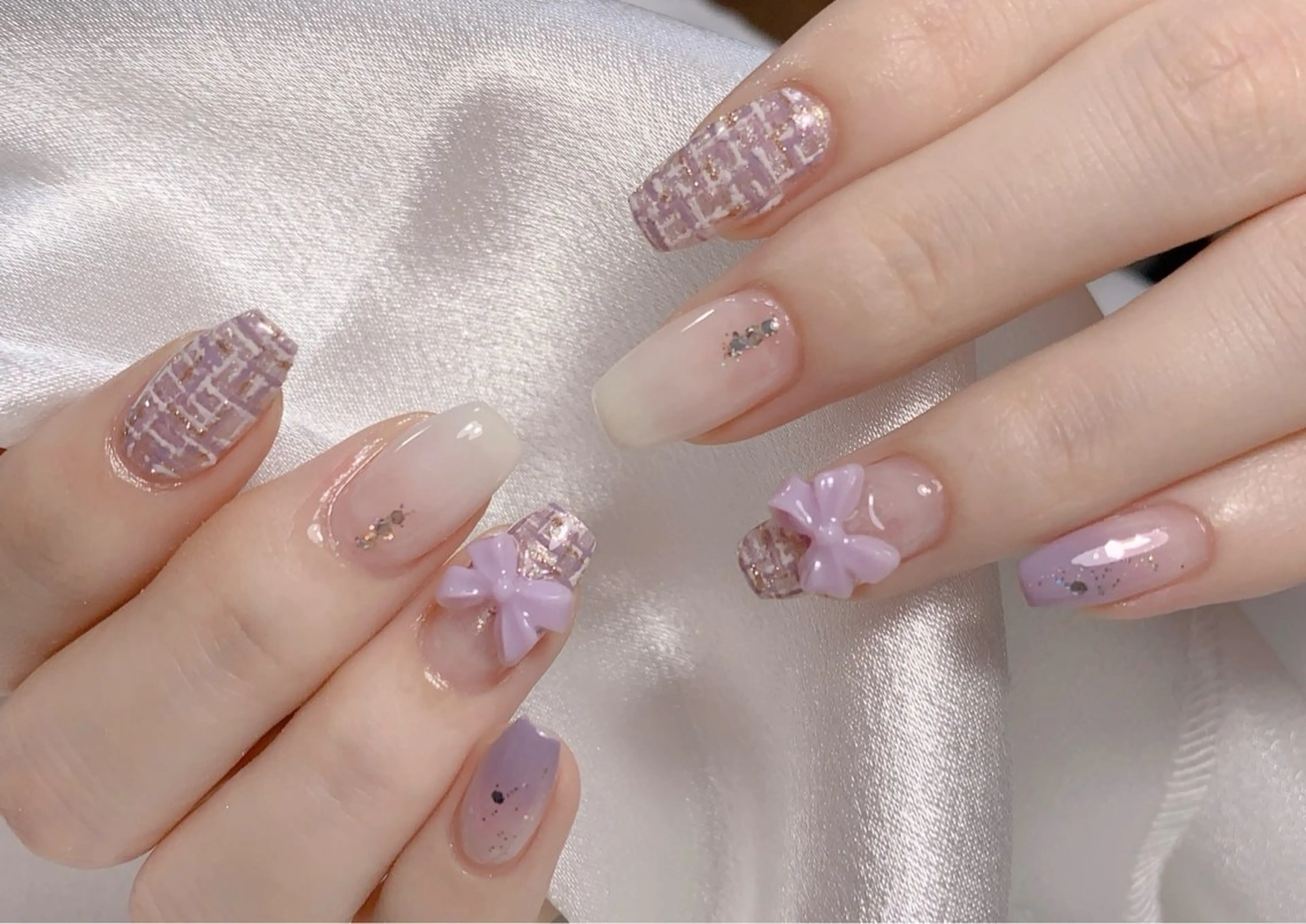 ネイル ブルー チークネイル フレンチネイル ハート ホログラムネイル ハンドネイル インフィニティ ネイルサロンのネイルデザイン