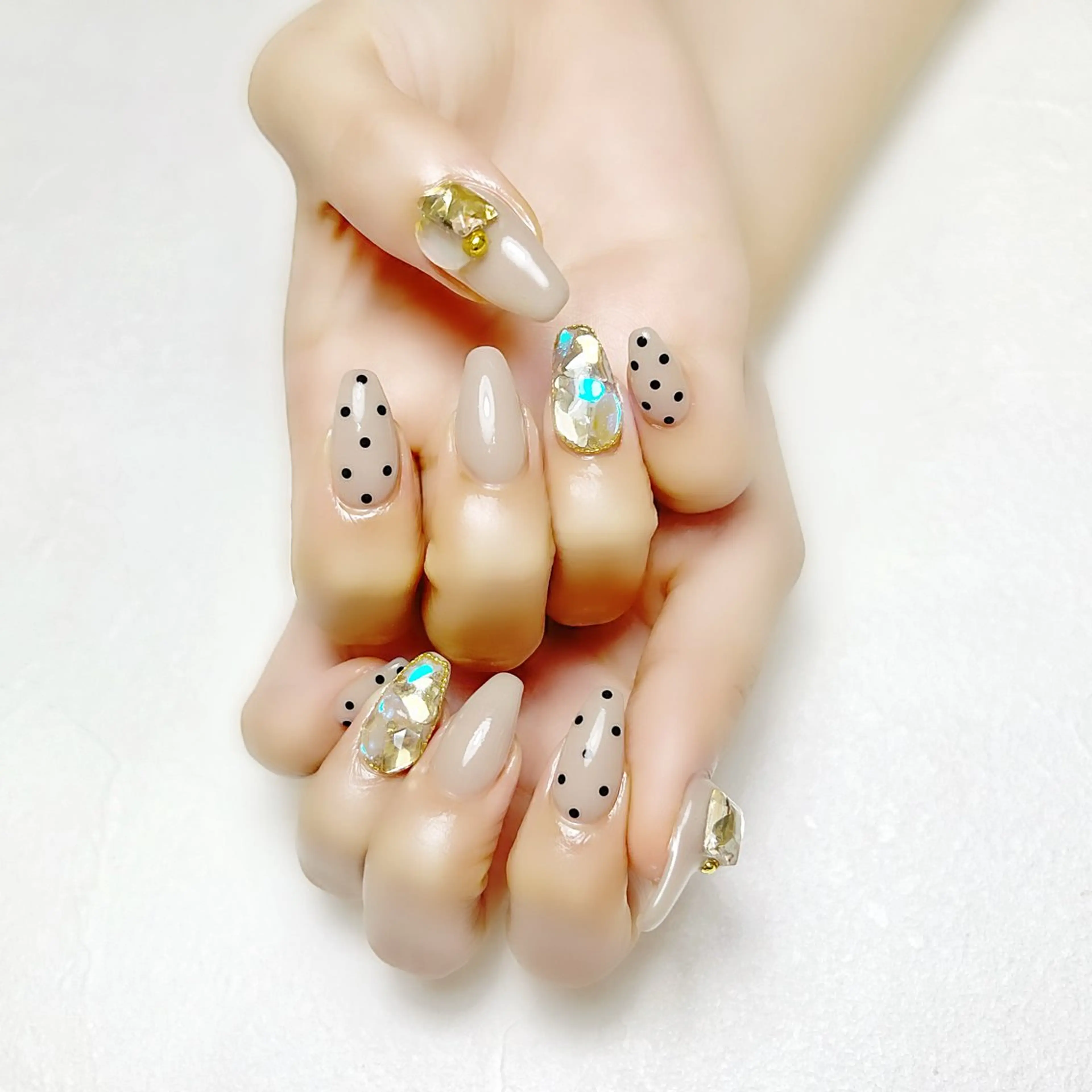 ネイル ドット ガーリー キラキラネイル ワンホンネイル rouse nail RISATOのネイルデザイン