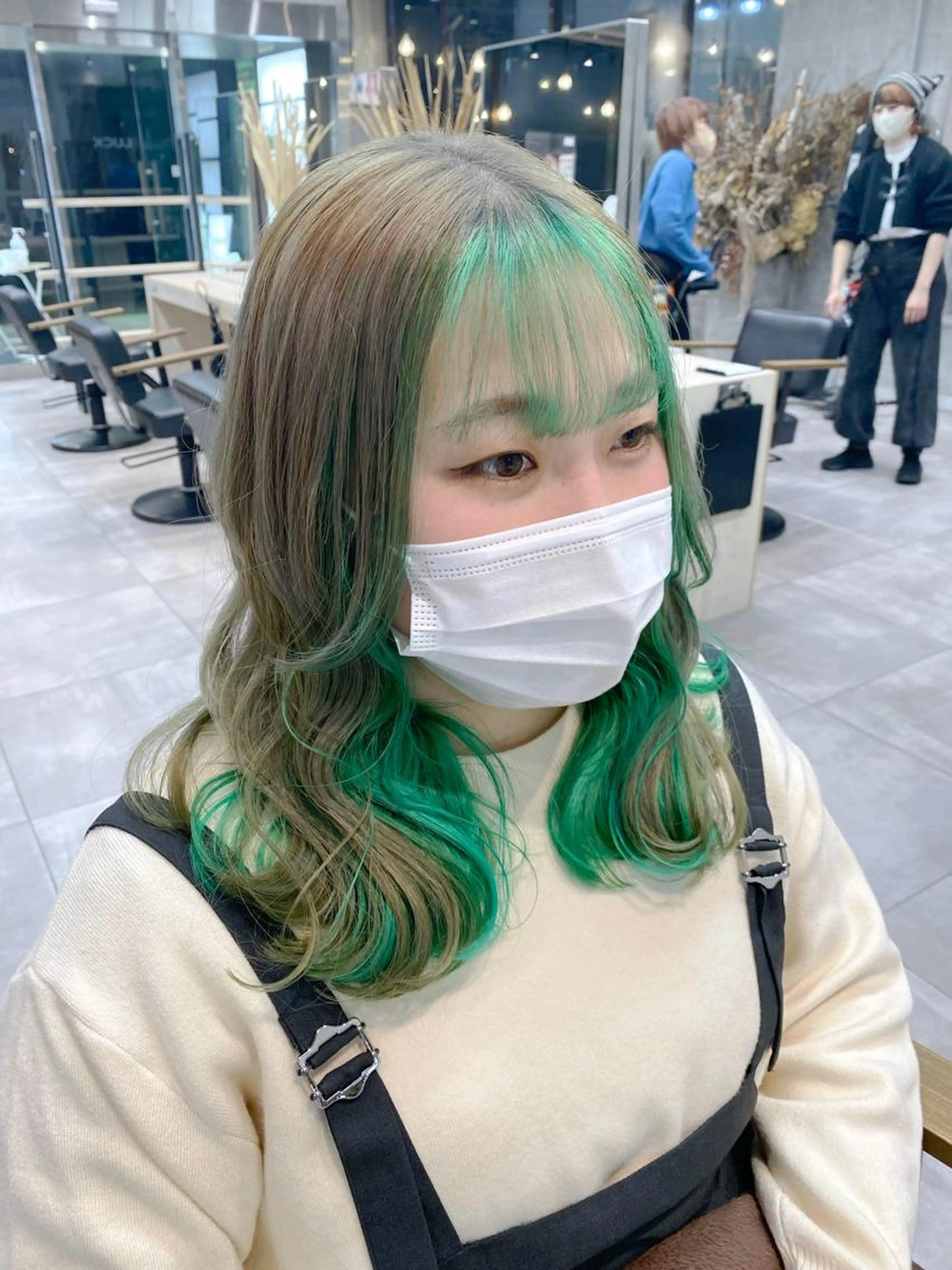 ✔🎄12月限定♪1日2名限定🎄ブリーチ前髪インナーカラー.フェイスフレーミングカラー➕プチトリートメント✂️の写真