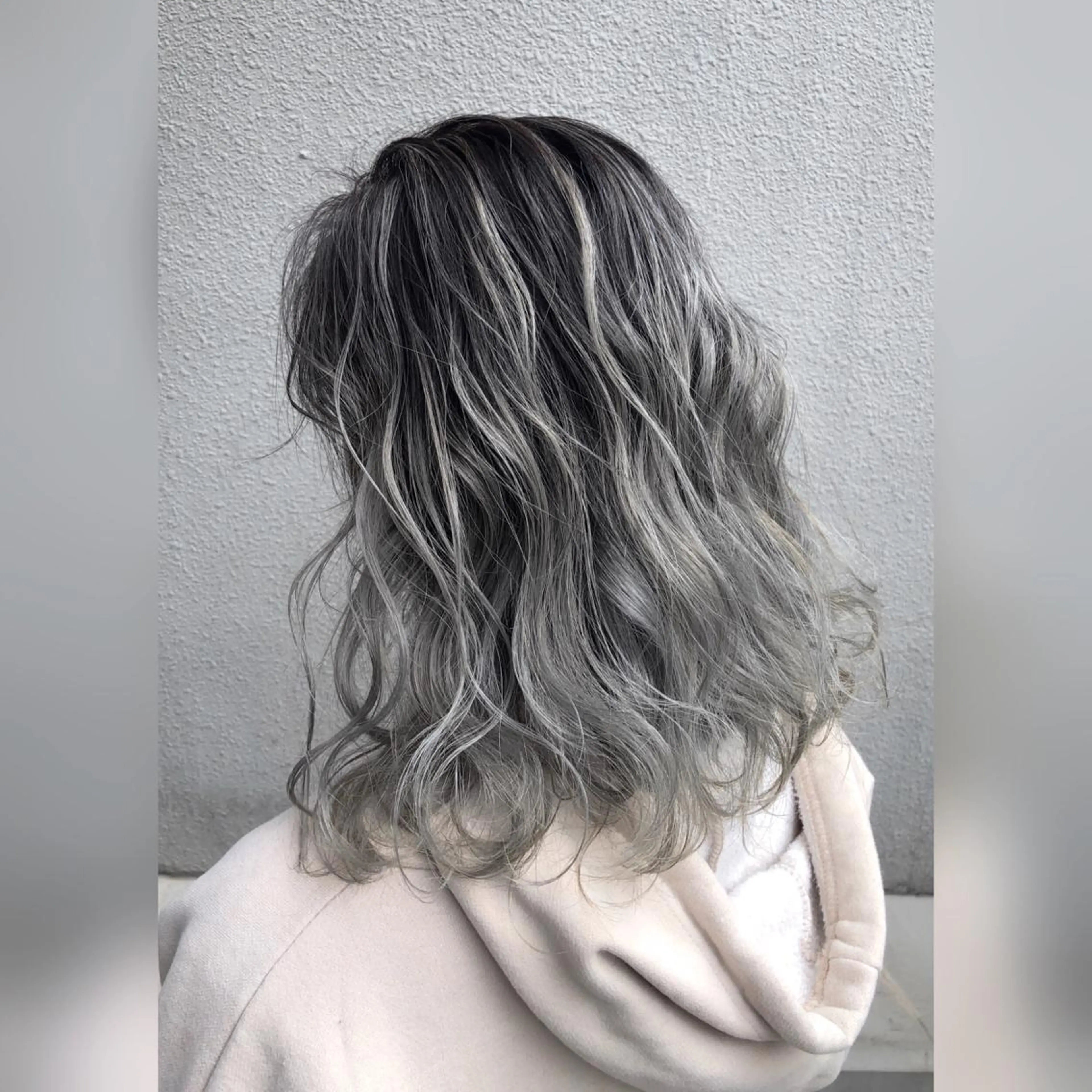 ミディアム ハイライト レイヤーカット 圧倒的美髪ストレート ツダケイタロウのヘアスタイル