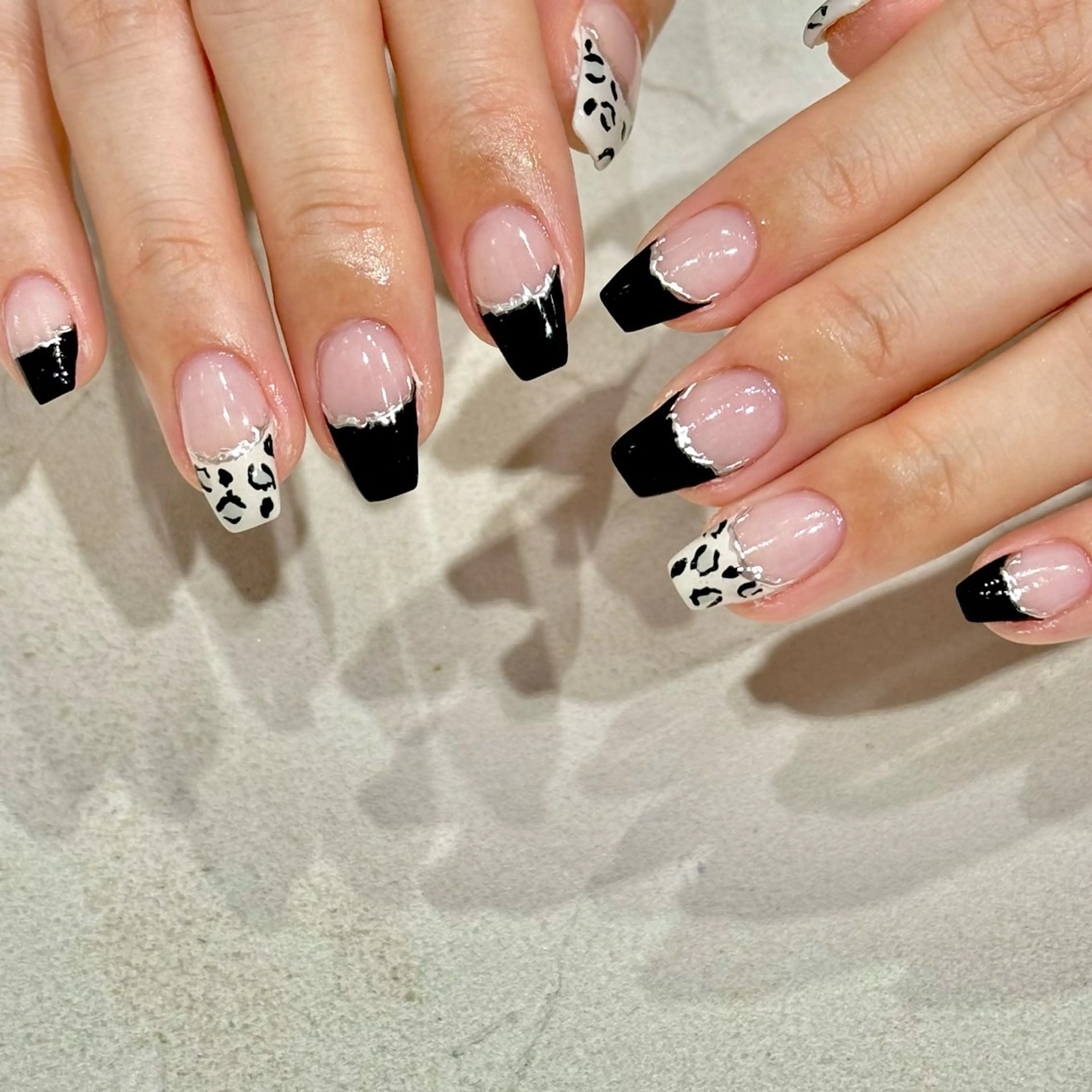 ネイル アニマル柄 フレンチネイル ハンドネイル Bianca YAMADA☺︎のネイルデザイン